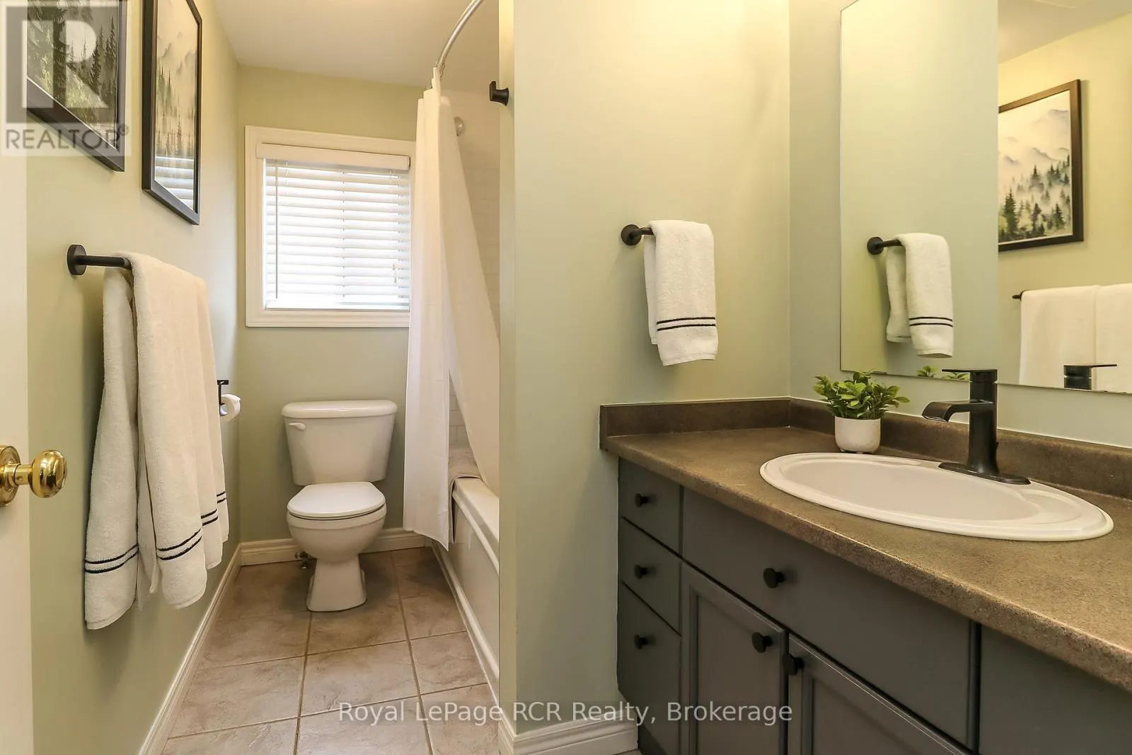 50 HIGHLANDS CRESCENT