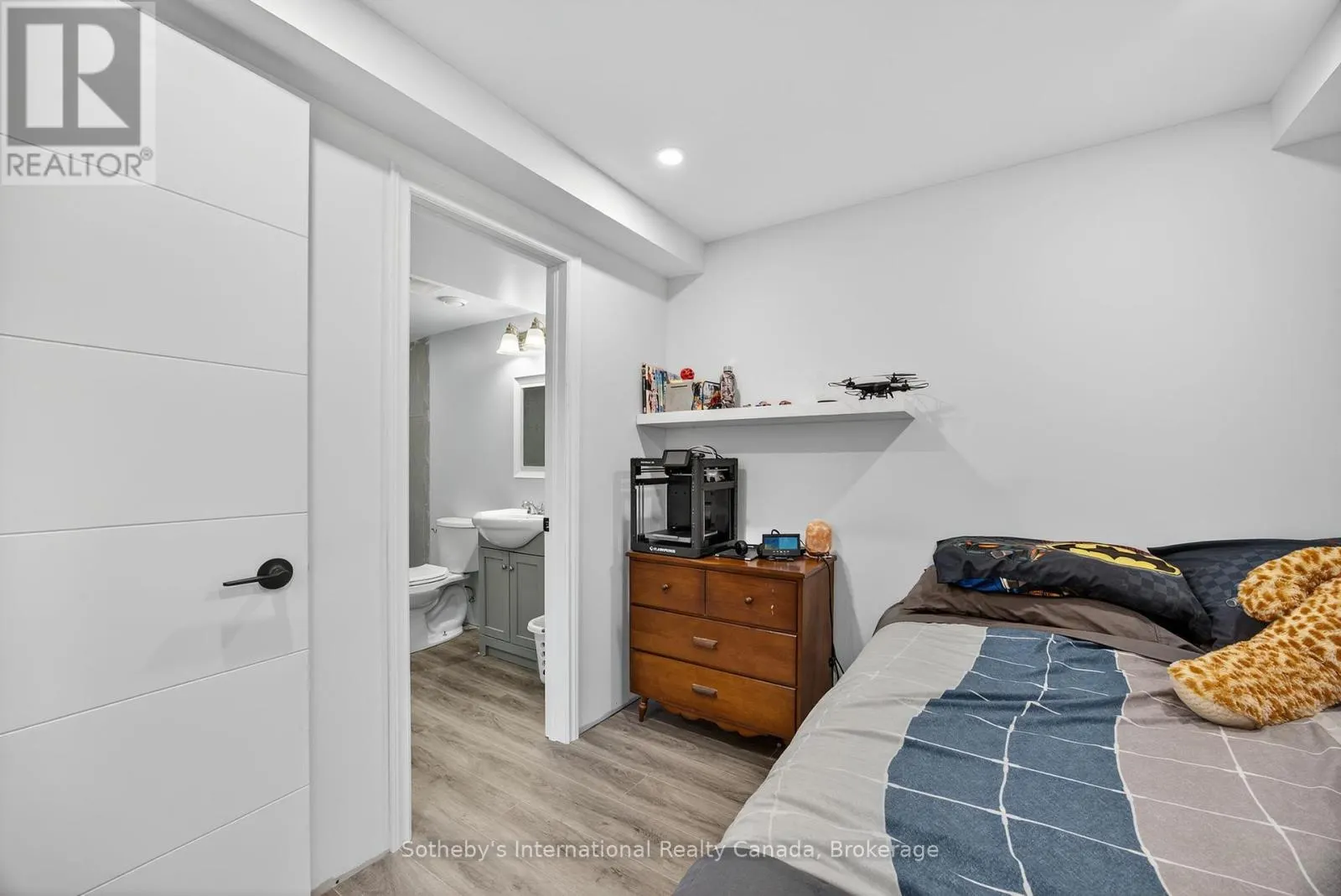 100 ARCHER AVENUE