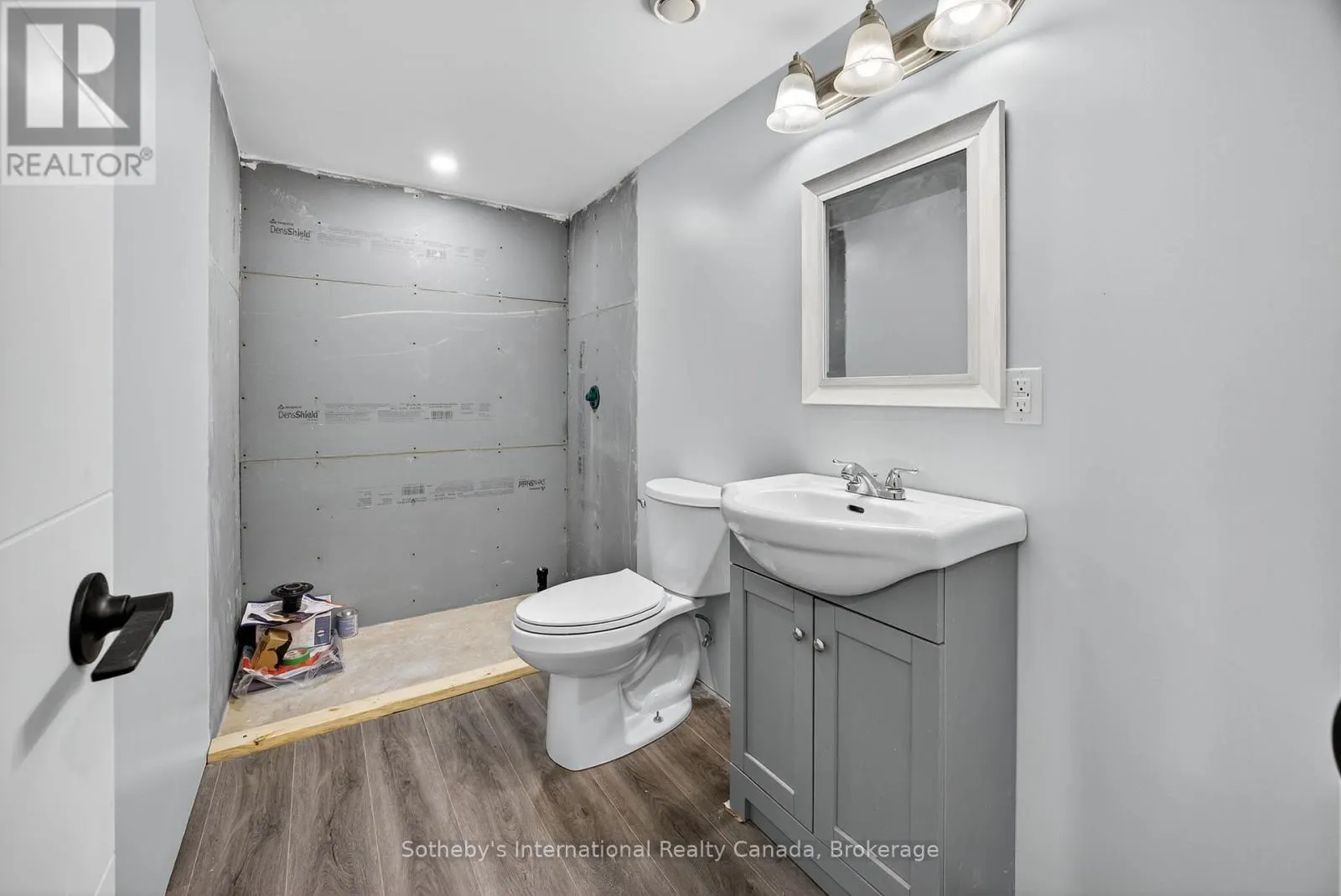 100 ARCHER AVENUE