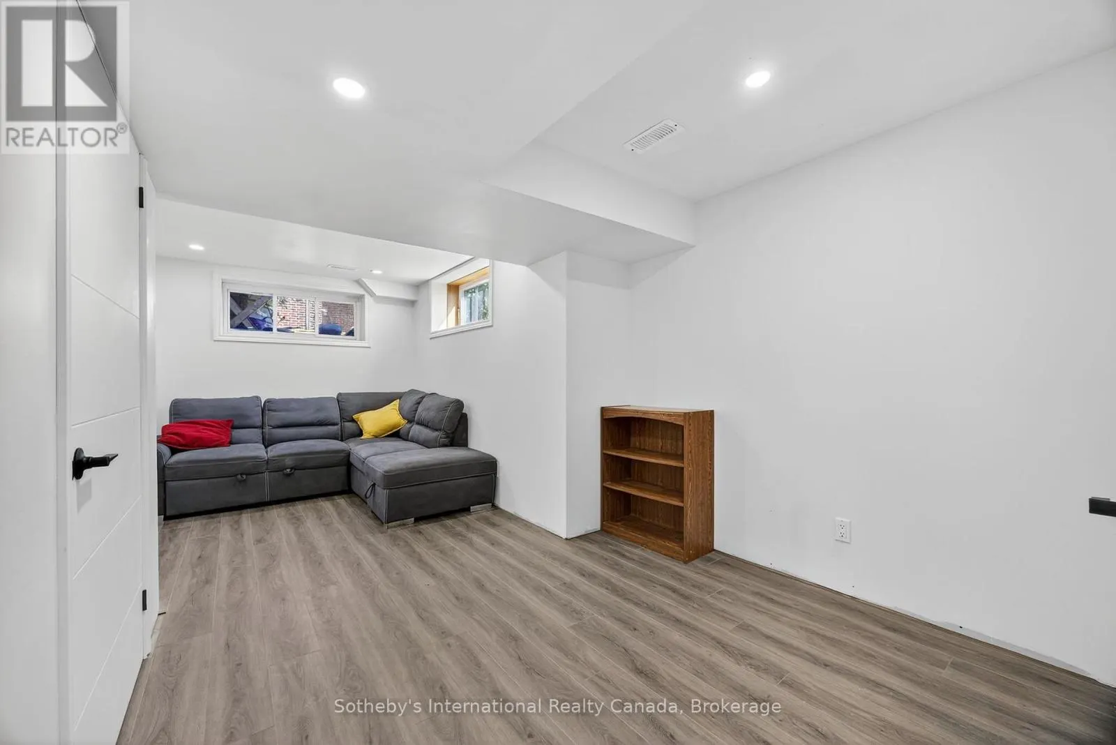 100 ARCHER AVENUE