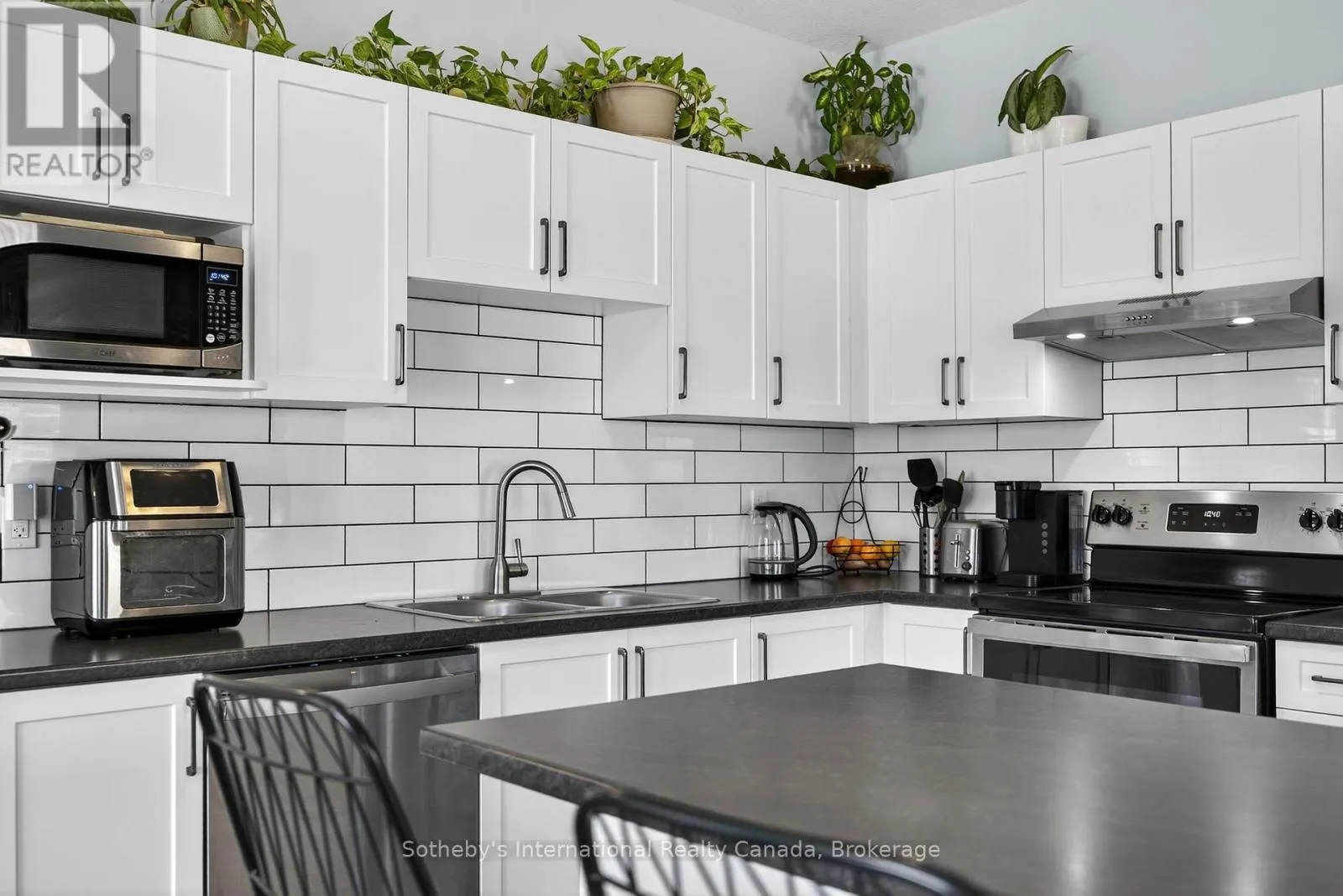 100 ARCHER AVENUE