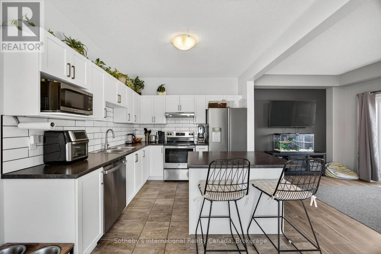 100 ARCHER AVENUE
