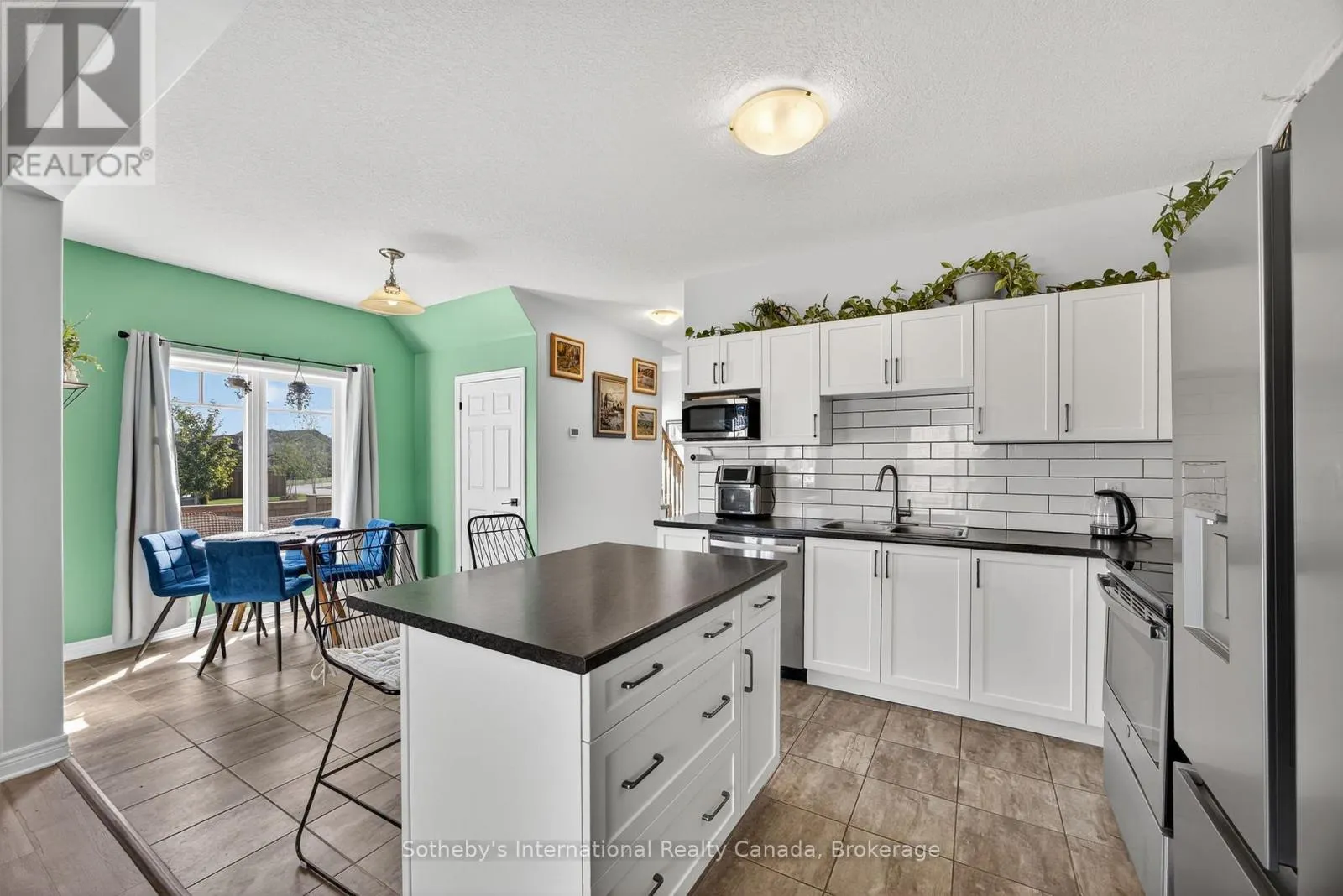 100 ARCHER AVENUE