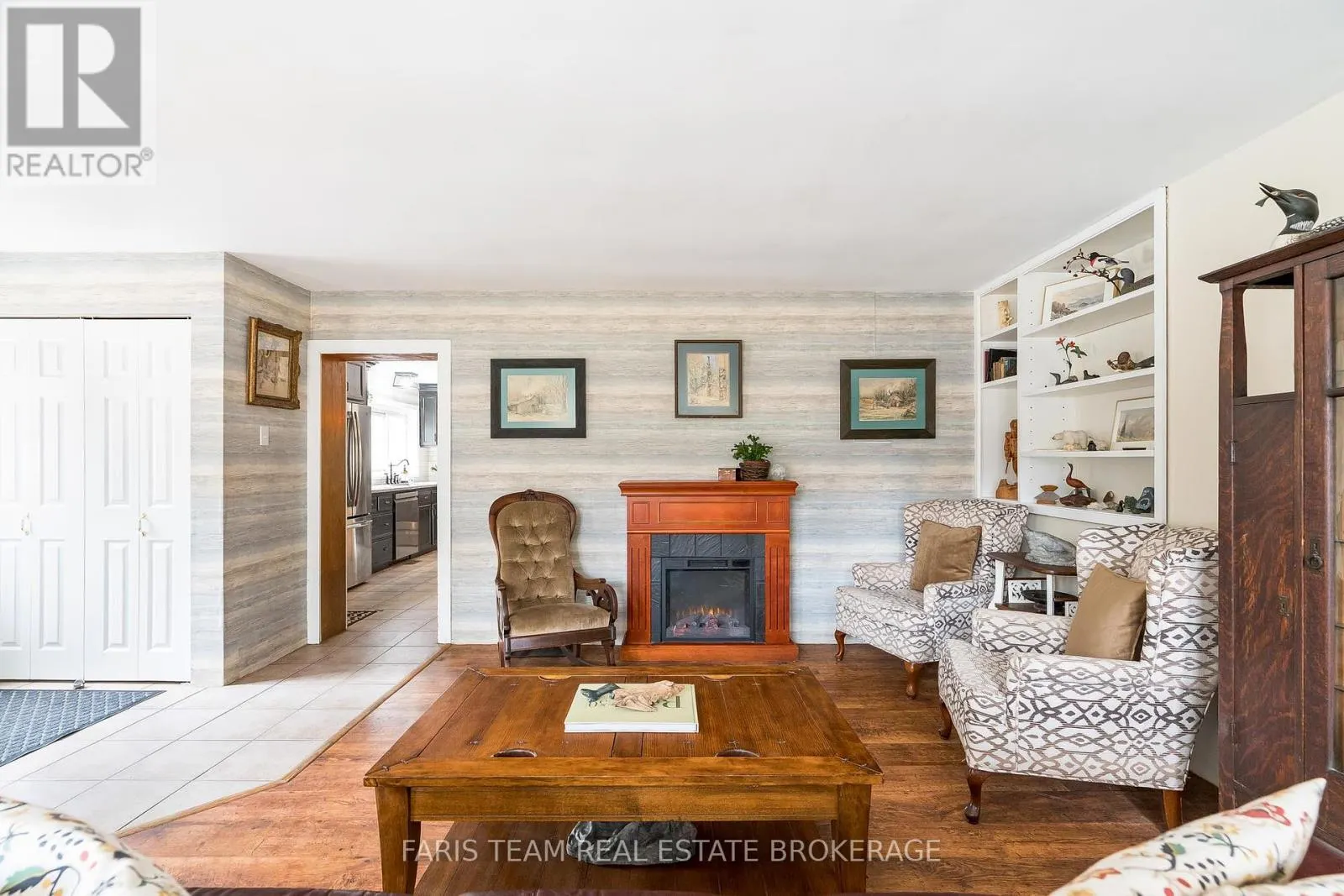 1983 HORSESHOE VALLEY ROAD W