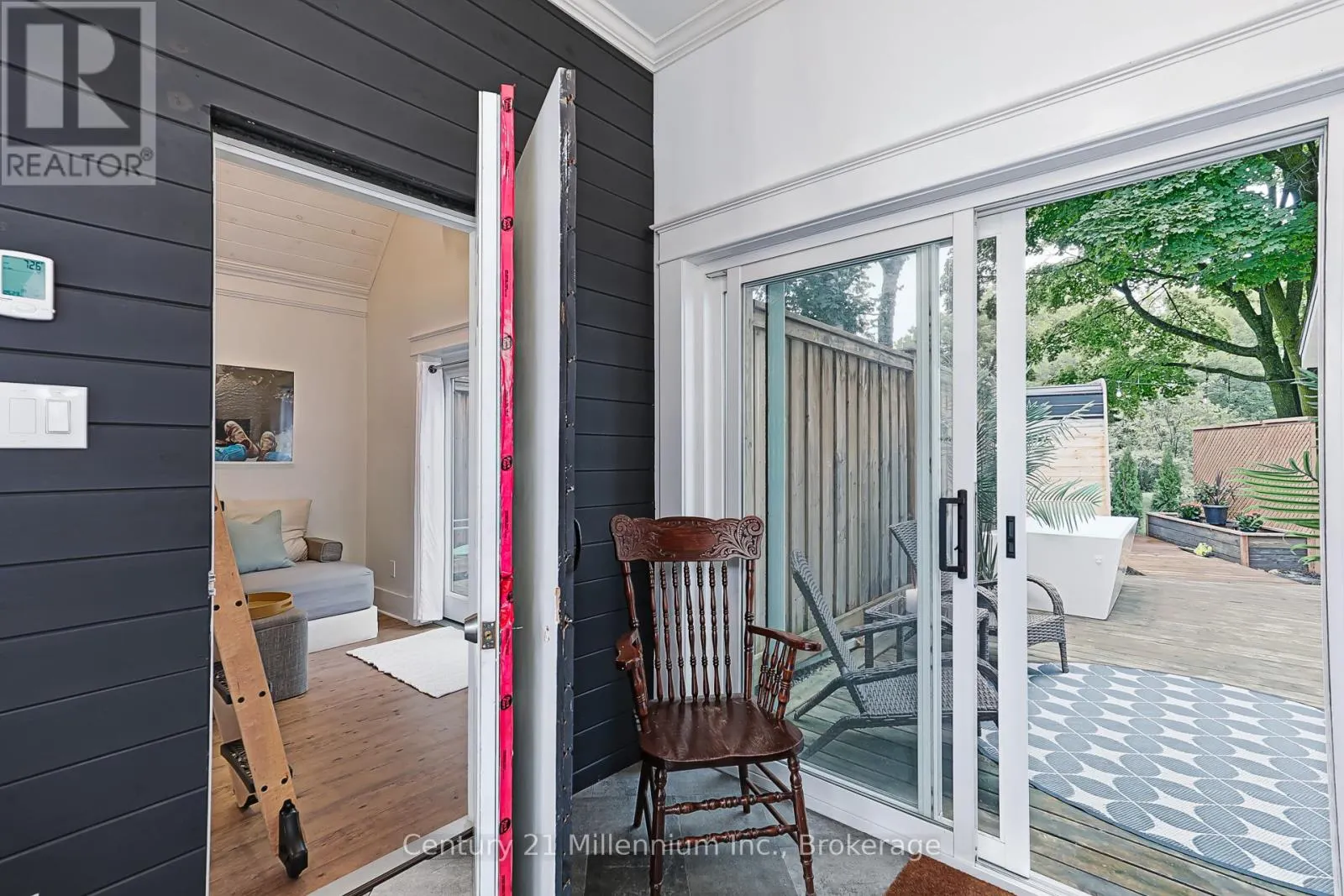 421 NAPIER STREET