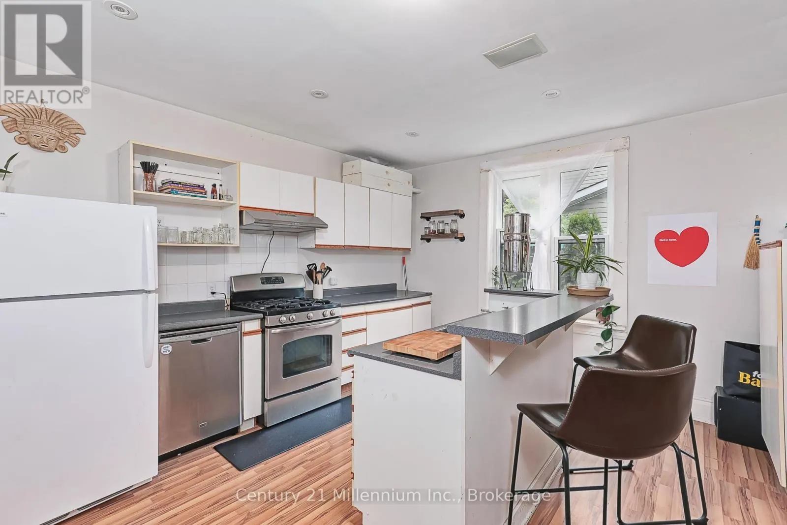 421 NAPIER STREET
