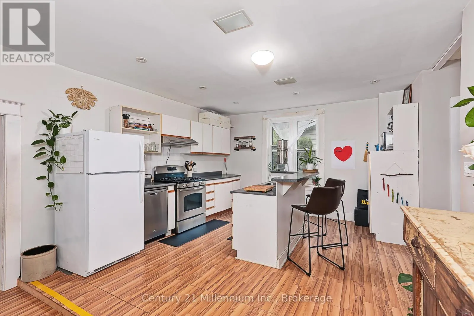 421 NAPIER STREET