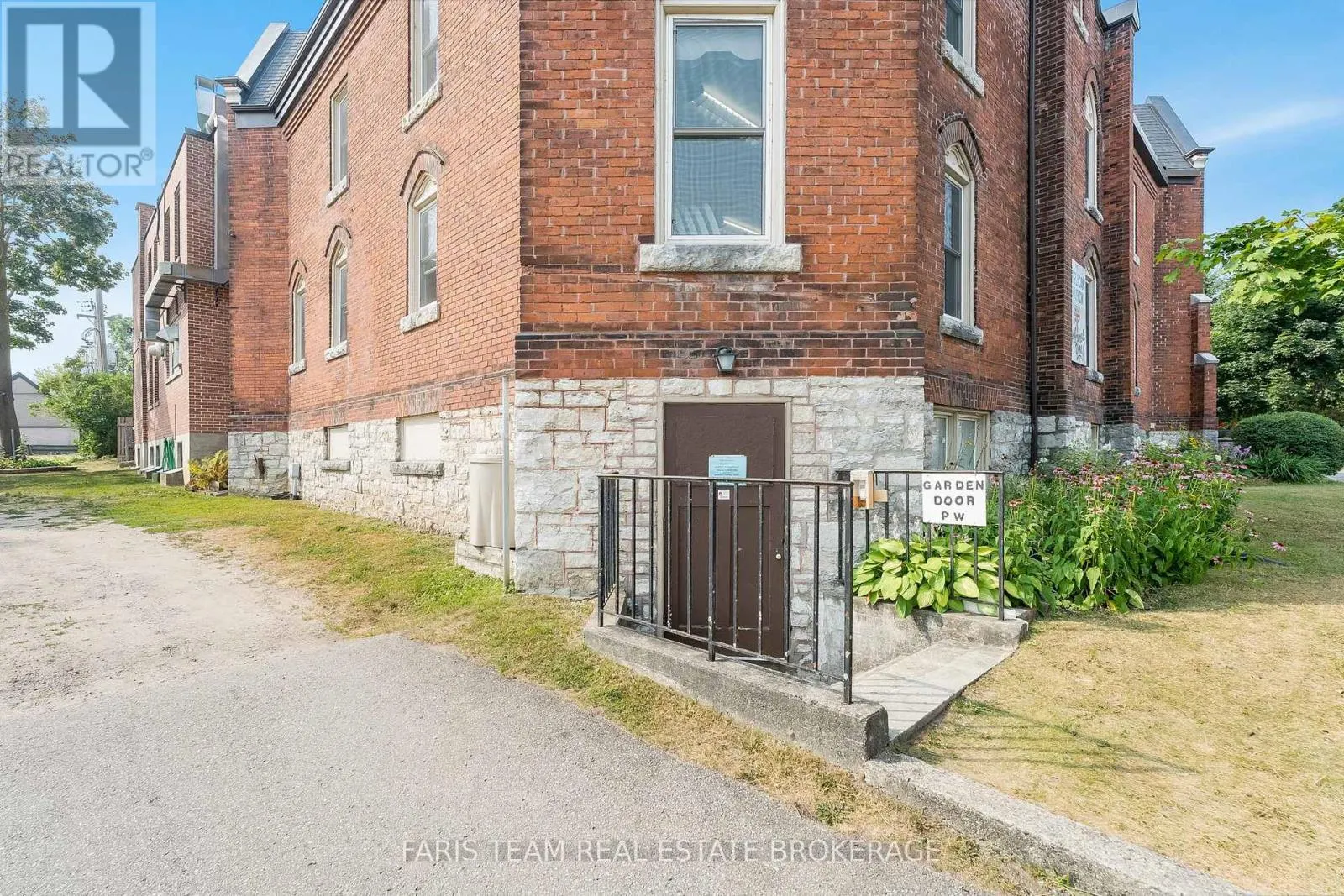 58 PETER STREET N