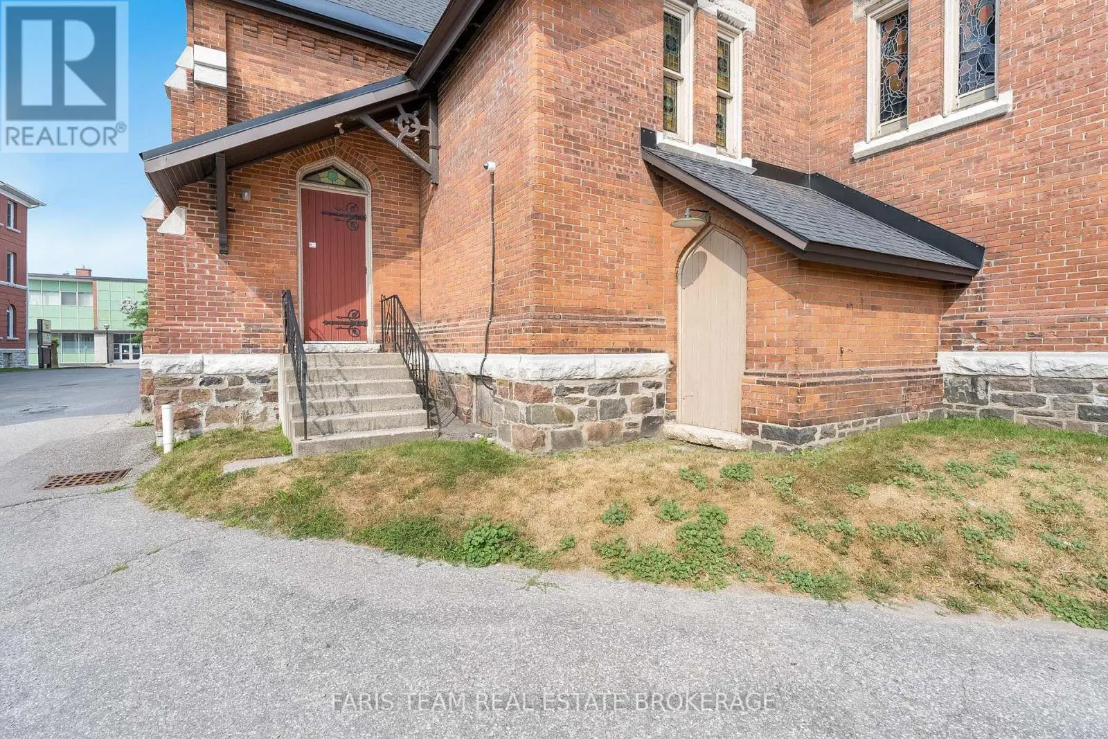 58 PETER STREET N