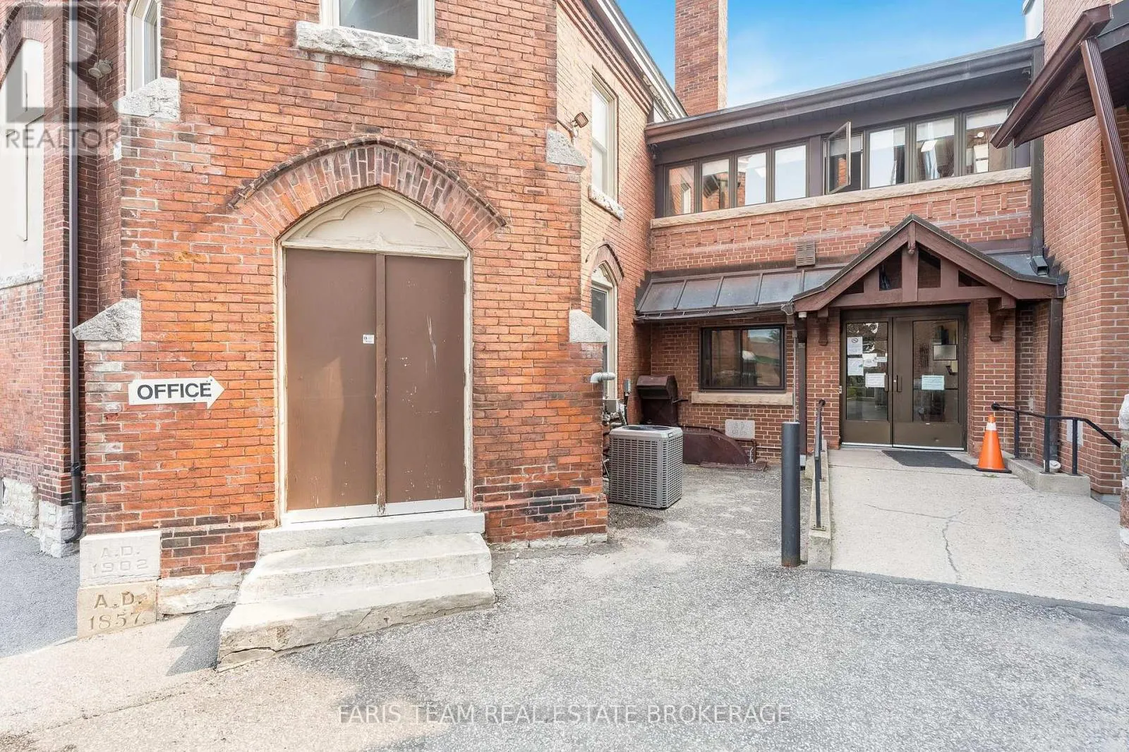 58 PETER STREET N