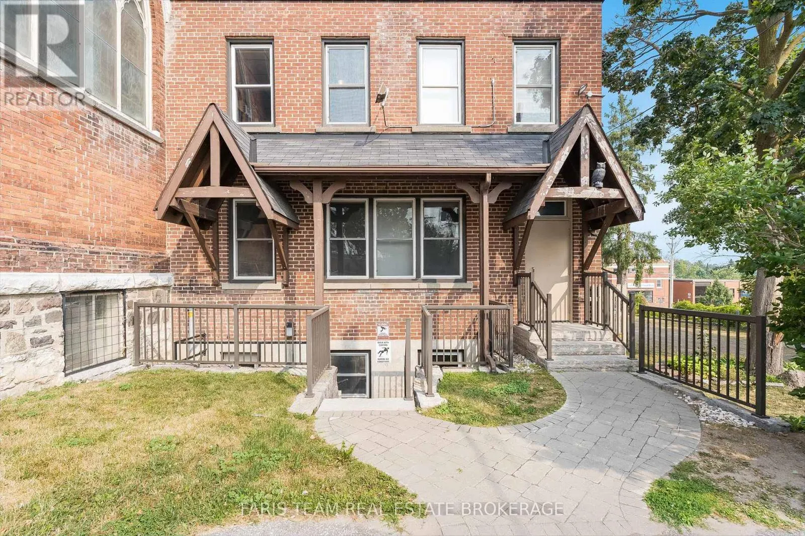 58 PETER STREET N