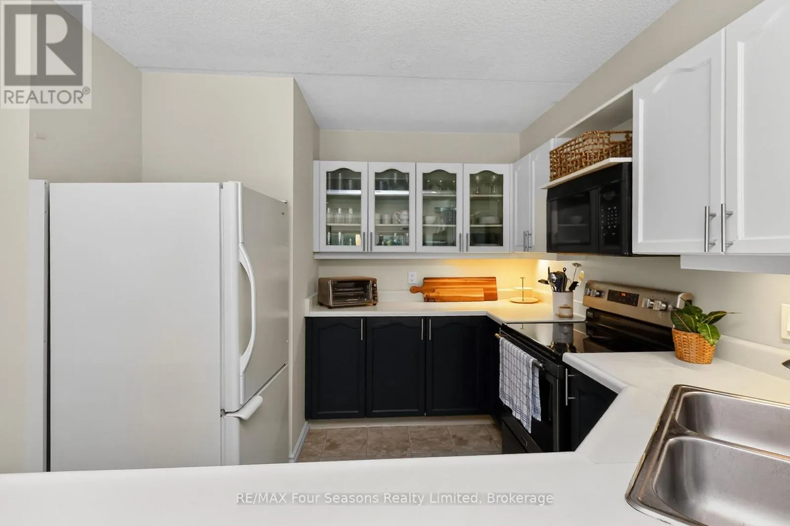 13 - 44 TROTT BOULEVARD, #13