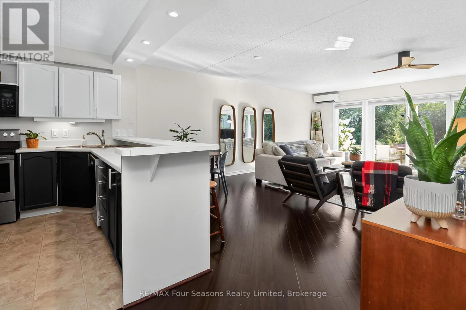 13 - 44 TROTT BOULEVARD, #13