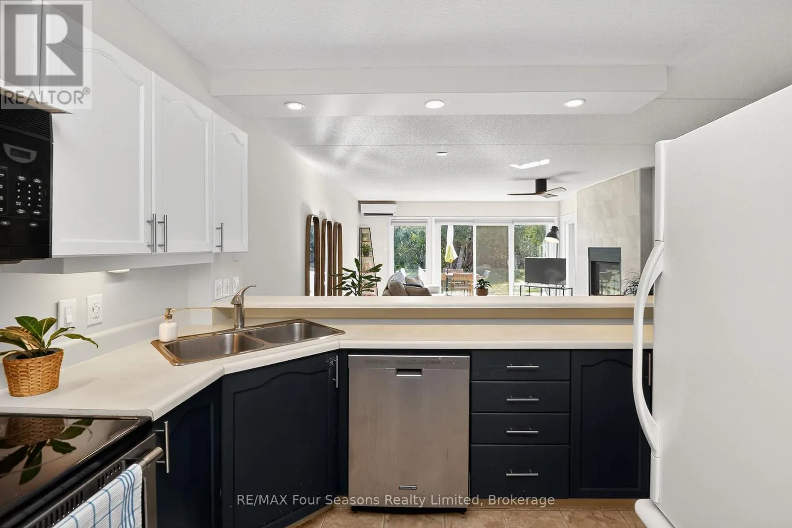 13 - 44 TROTT BOULEVARD, #13