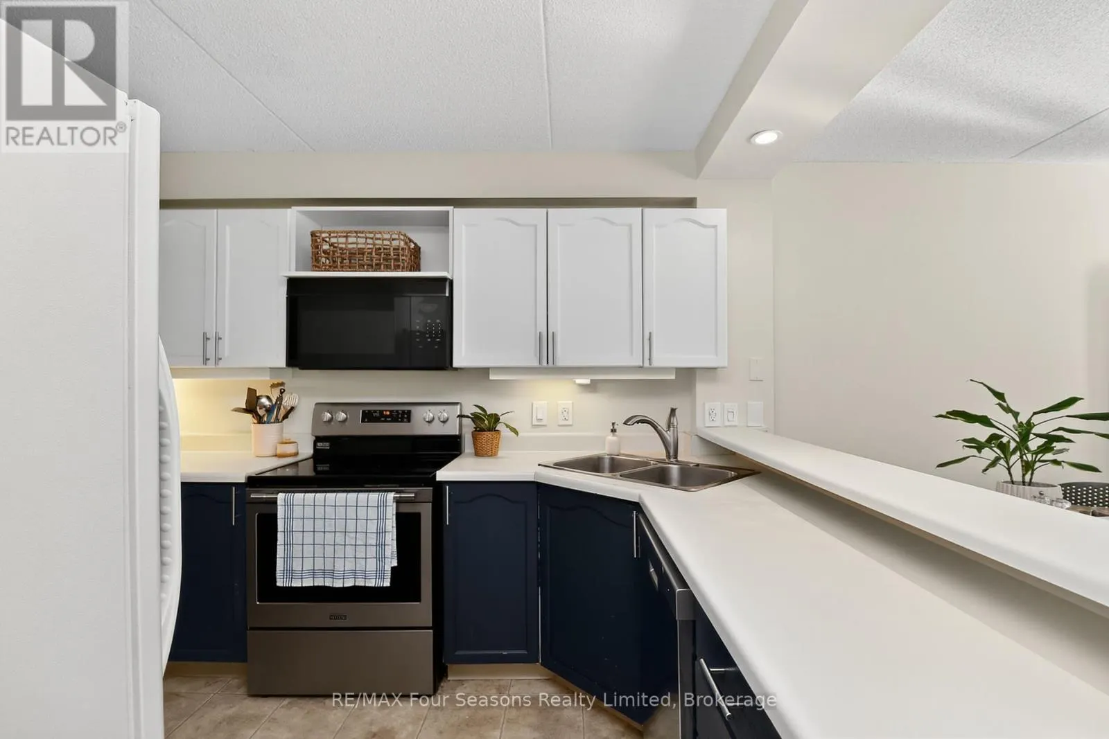 13 - 44 TROTT BOULEVARD, #13