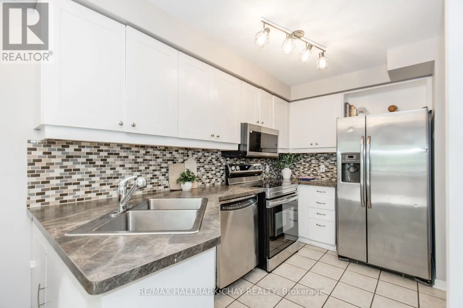 256 FERNDALE DRIVE S