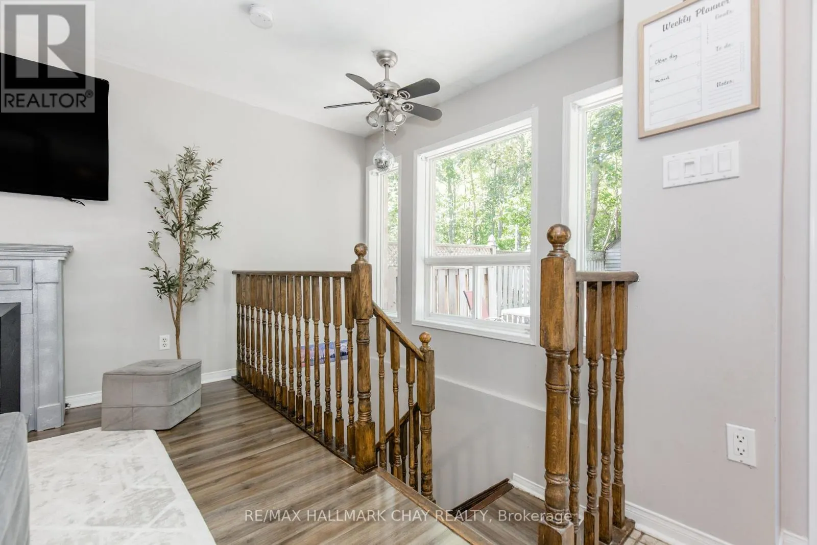 256 FERNDALE DRIVE S
