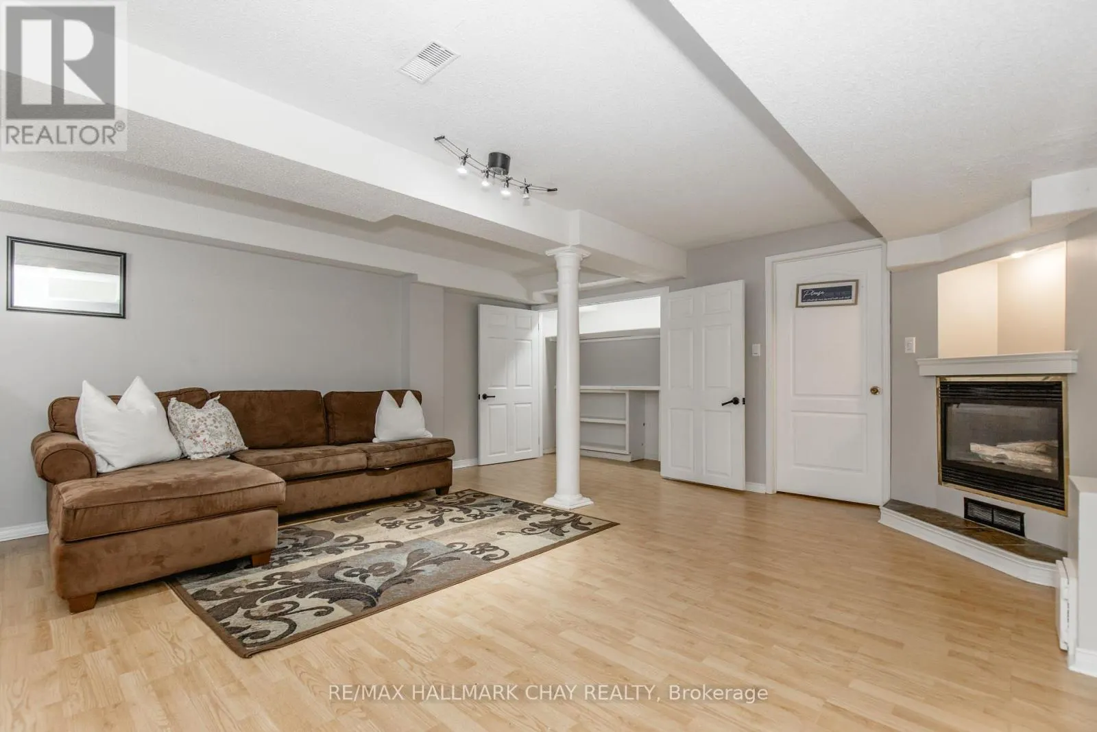256 FERNDALE DRIVE S