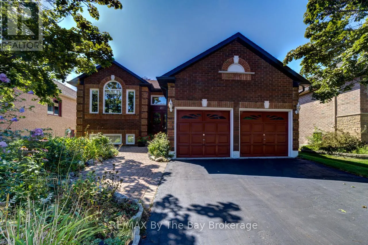 26 TIMBERLAND CRESCENT