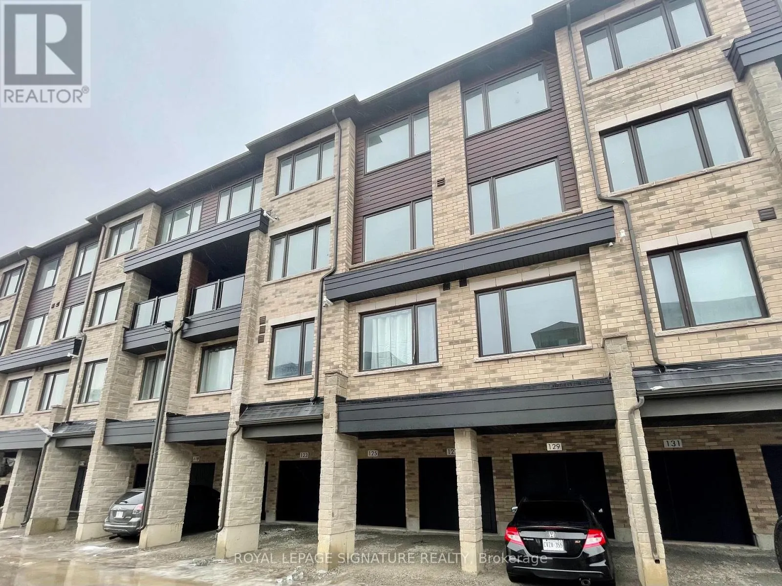 3 - 129 APPLETREE LANE