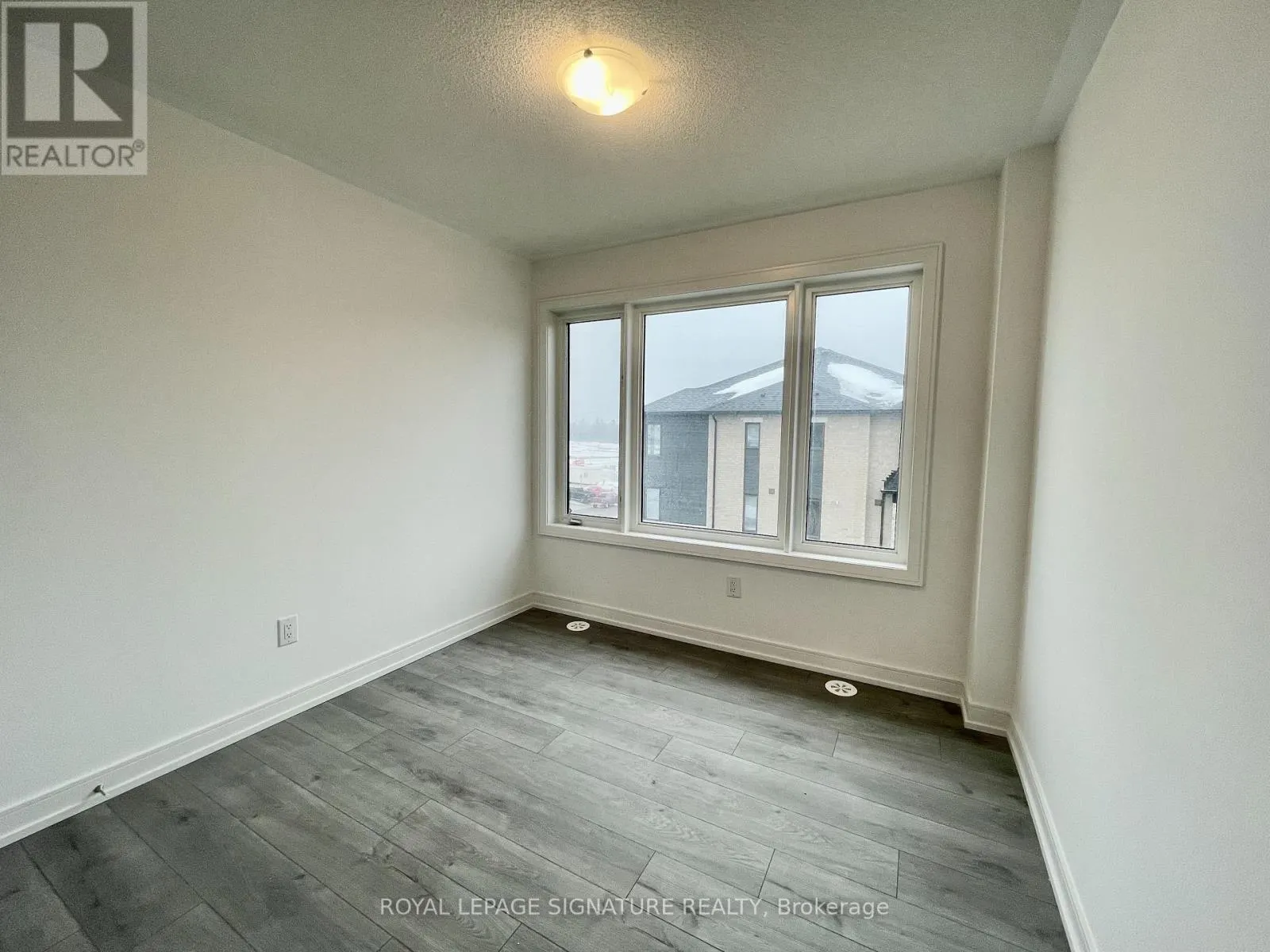 3 - 129 APPLETREE LANE