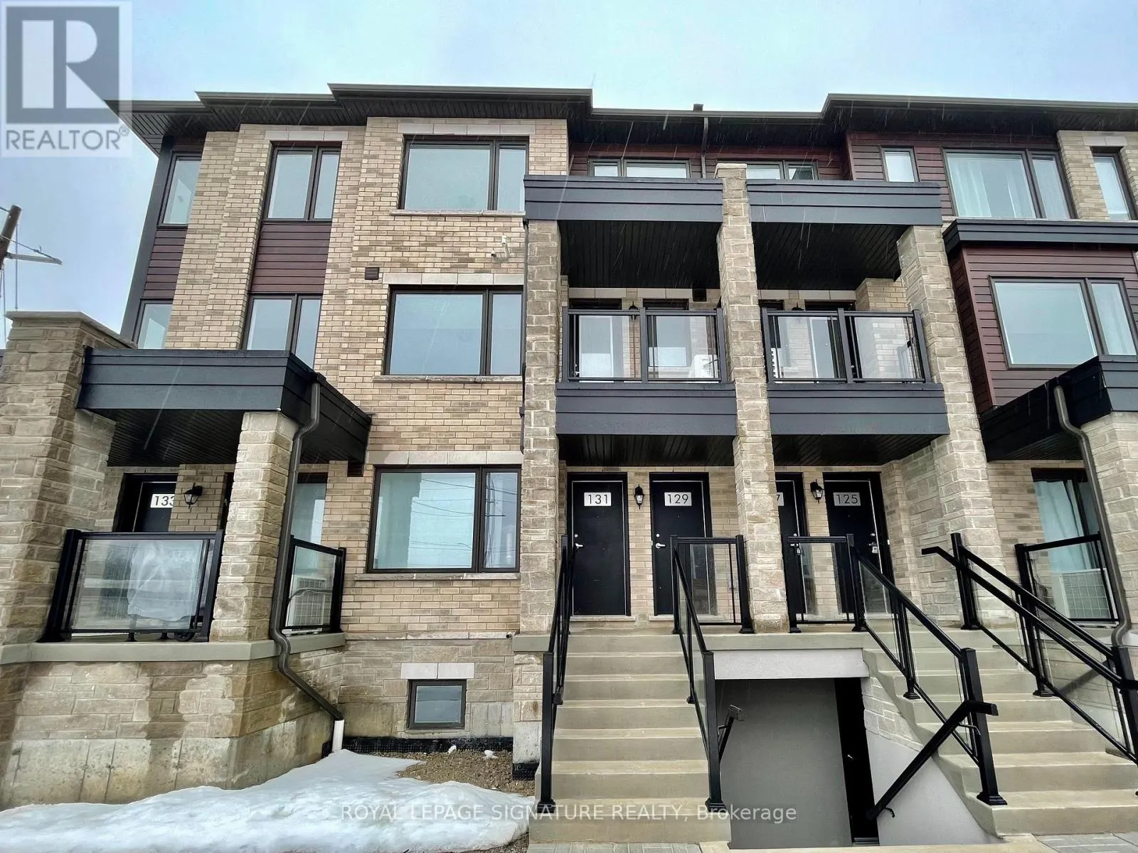 3 - 129 APPLETREE LANE