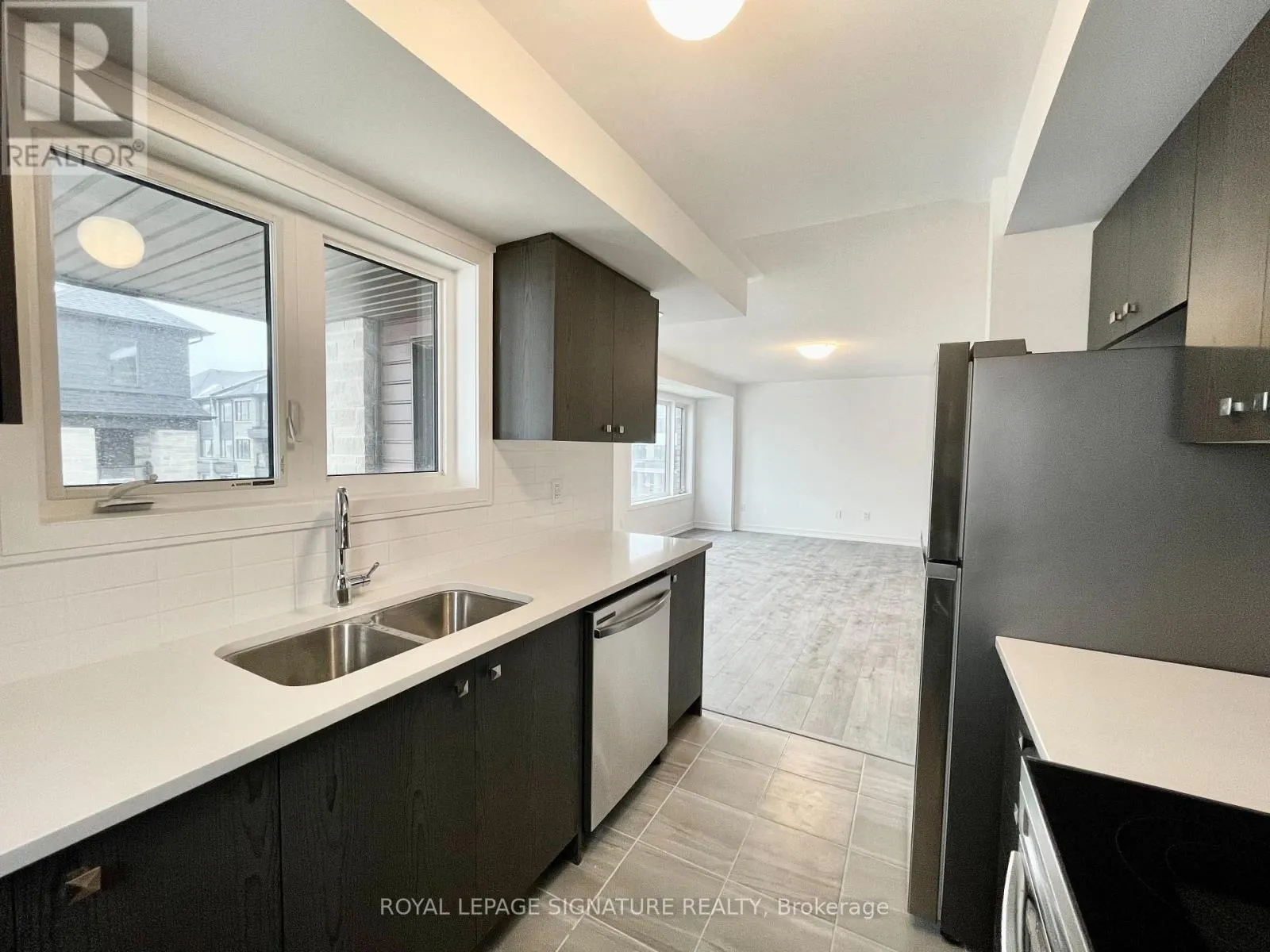 3 - 129 APPLETREE LANE