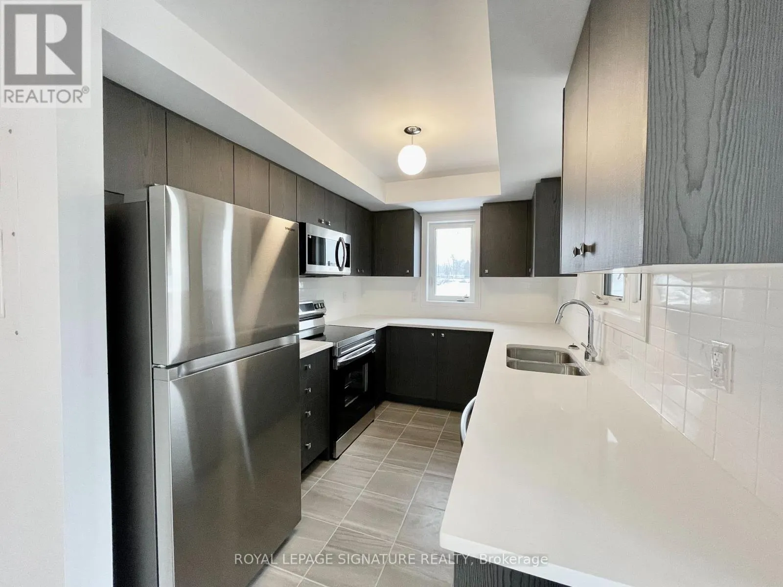 3 - 129 APPLETREE LANE