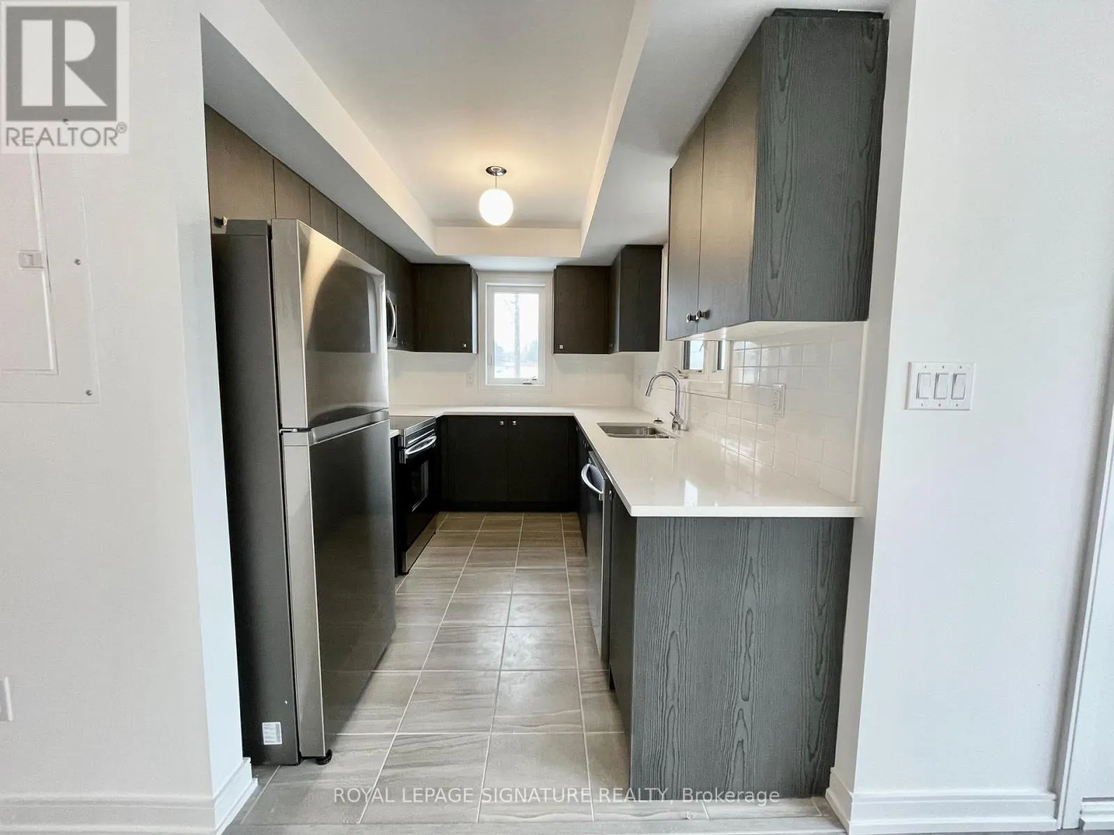 3 - 129 APPLETREE LANE