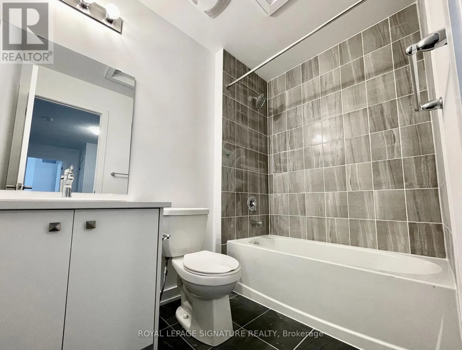 3 - 129 APPLETREE LANE