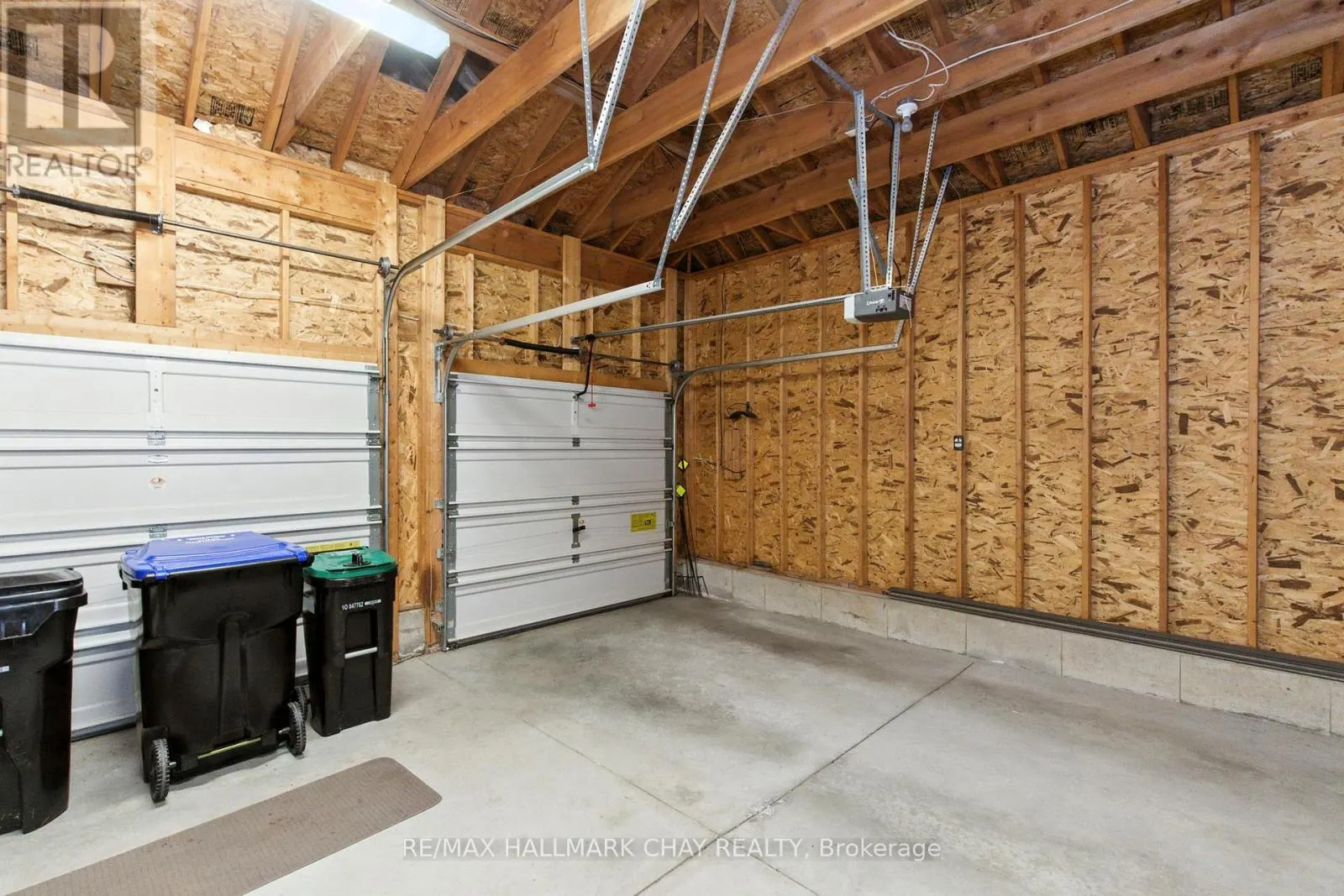 32 VALLEYCREST DRIVE