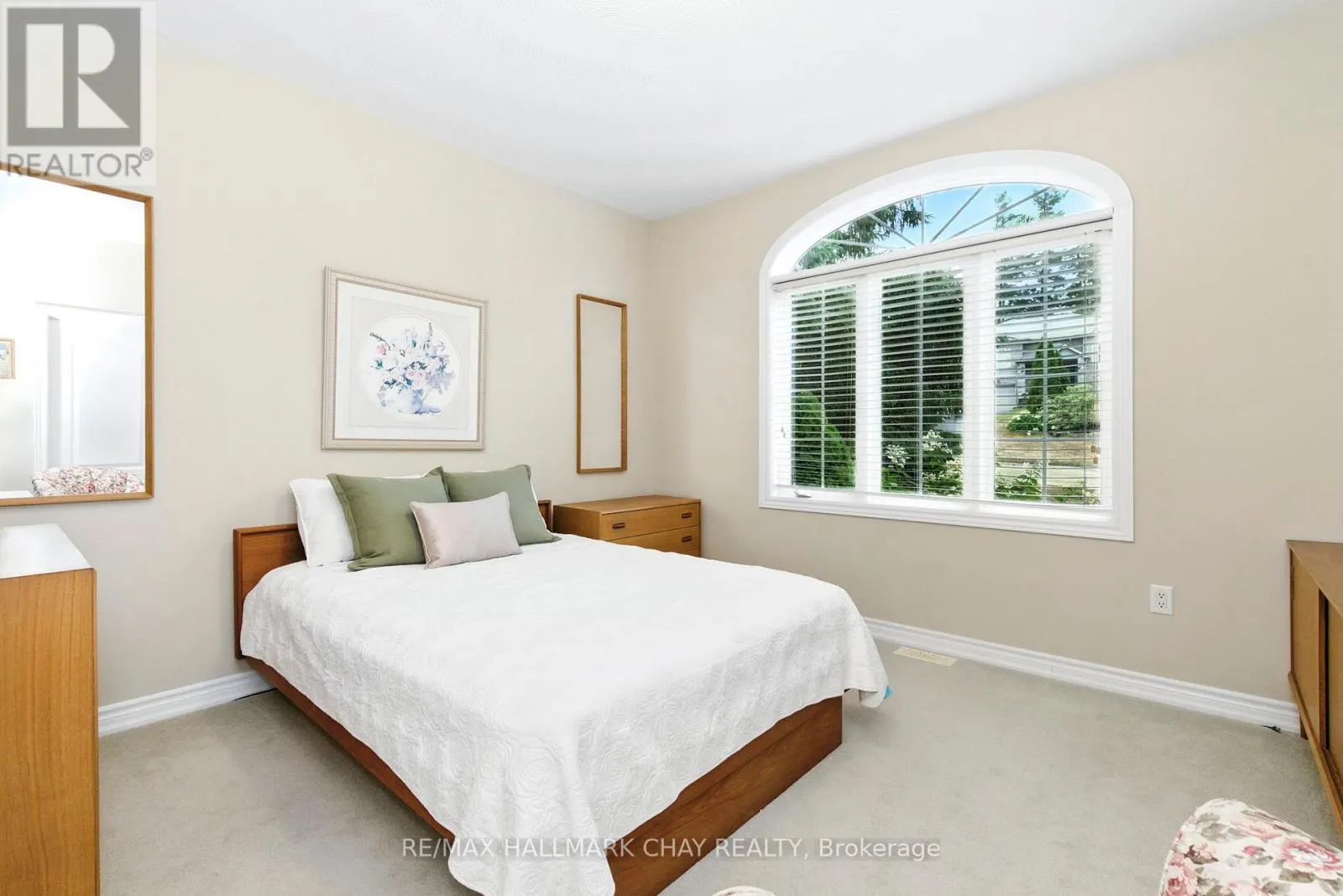 32 VALLEYCREST DRIVE
