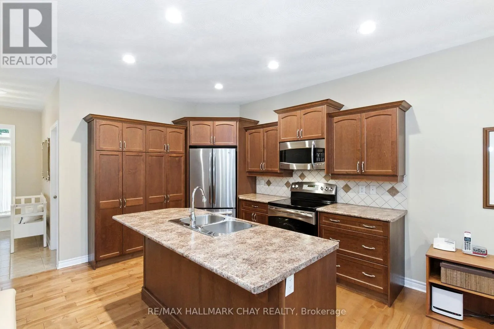 32 VALLEYCREST DRIVE