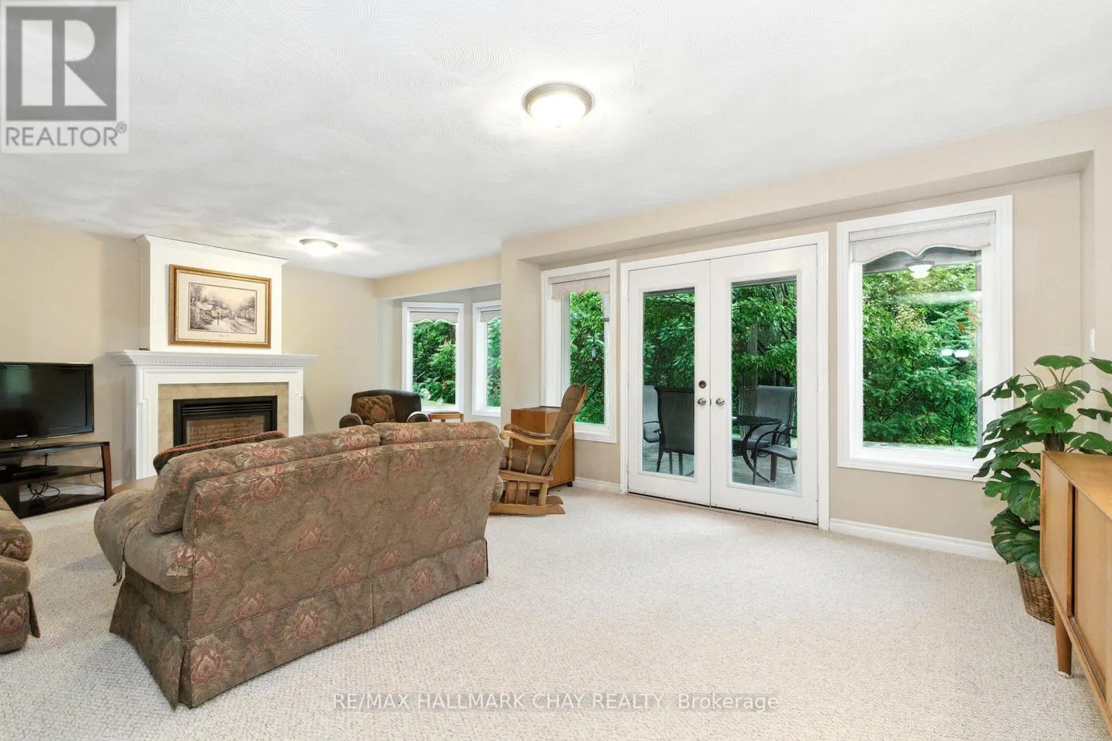 32 VALLEYCREST DRIVE