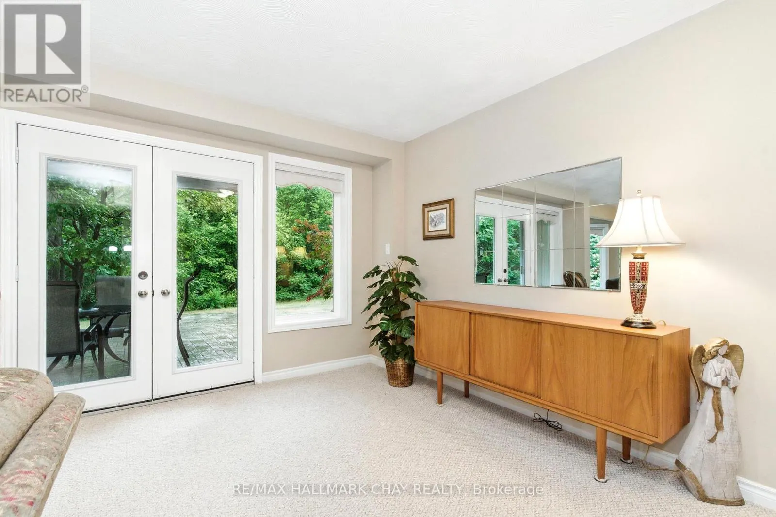 32 VALLEYCREST DRIVE