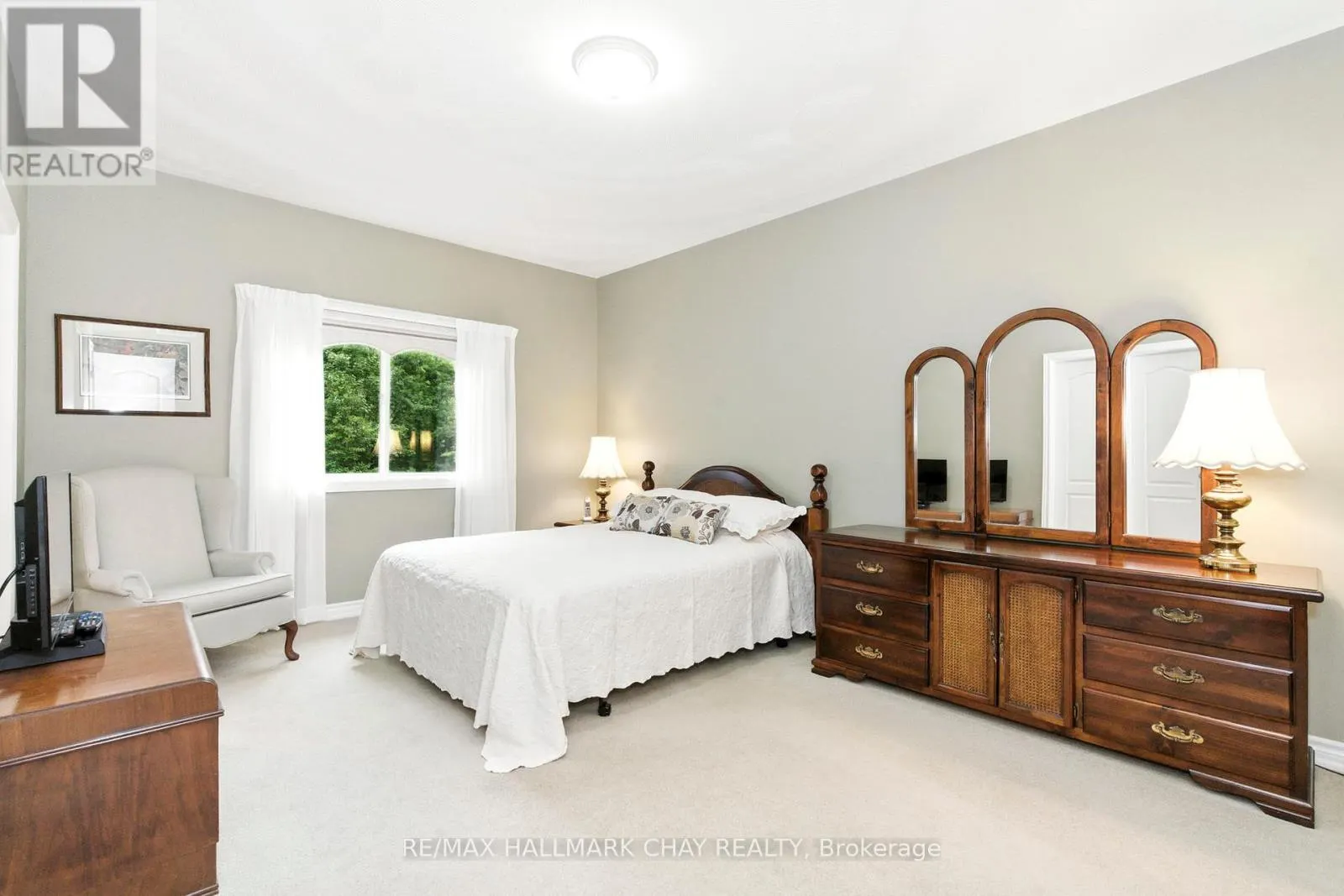 32 VALLEYCREST DRIVE