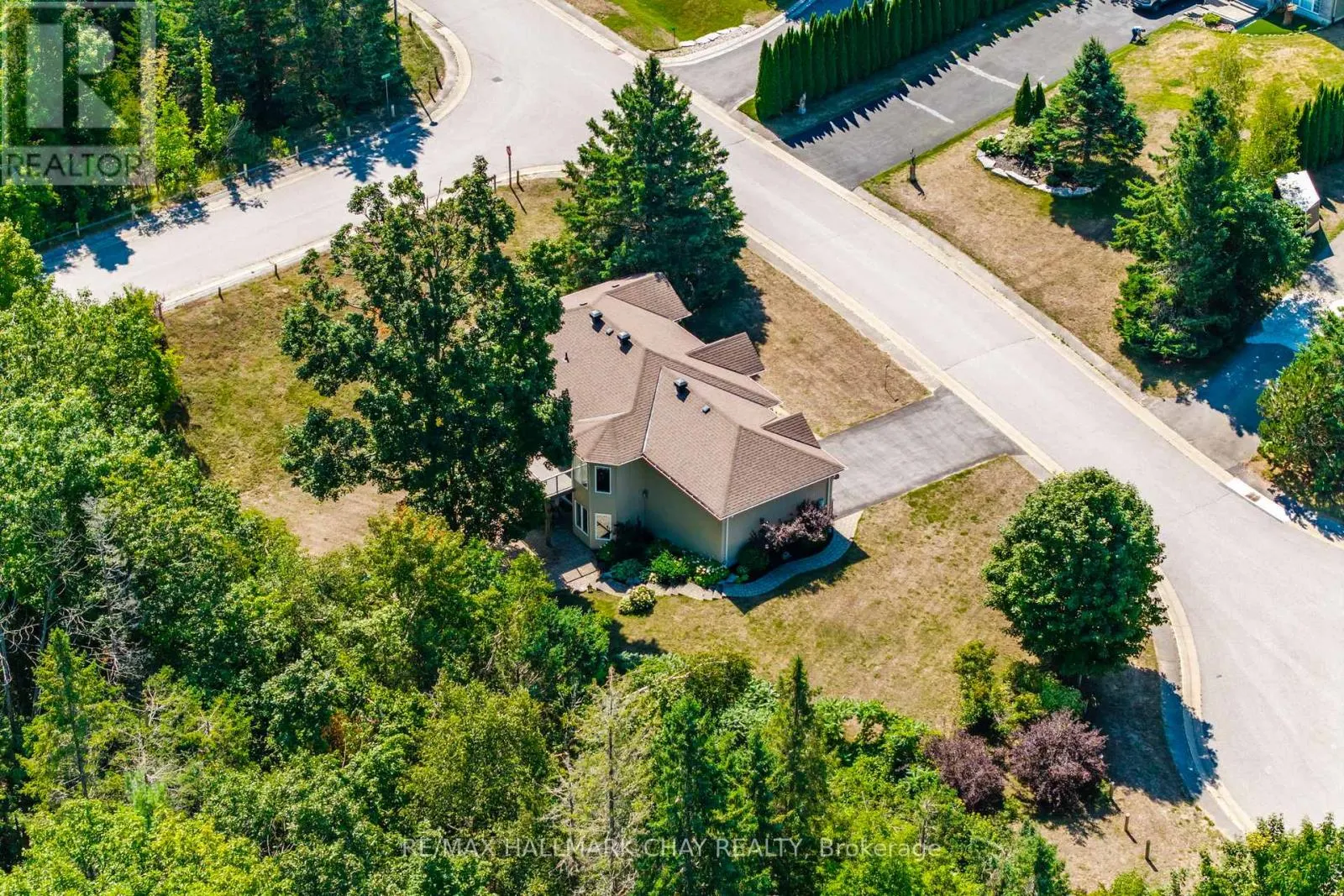 32 VALLEYCREST DRIVE