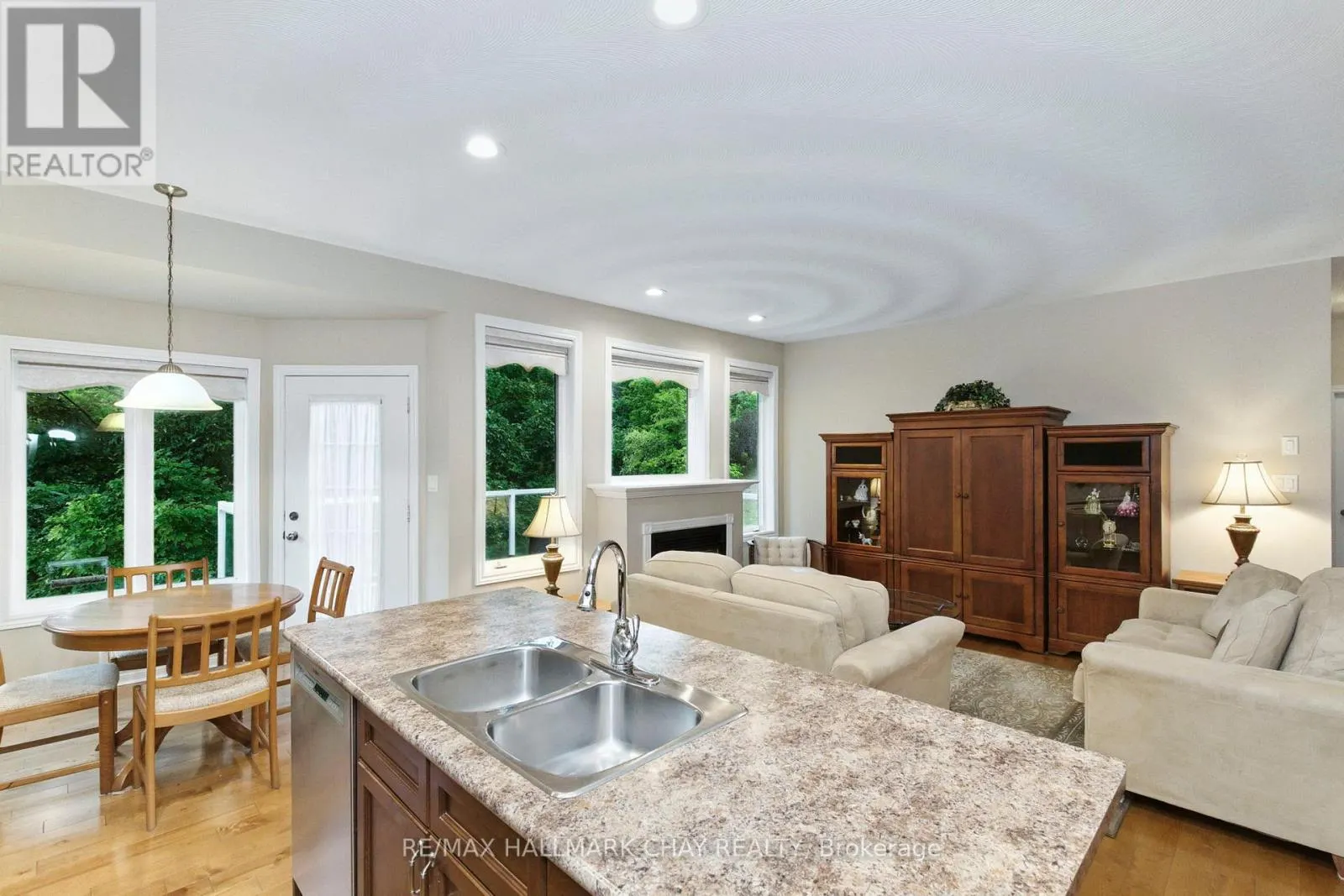 32 VALLEYCREST DRIVE