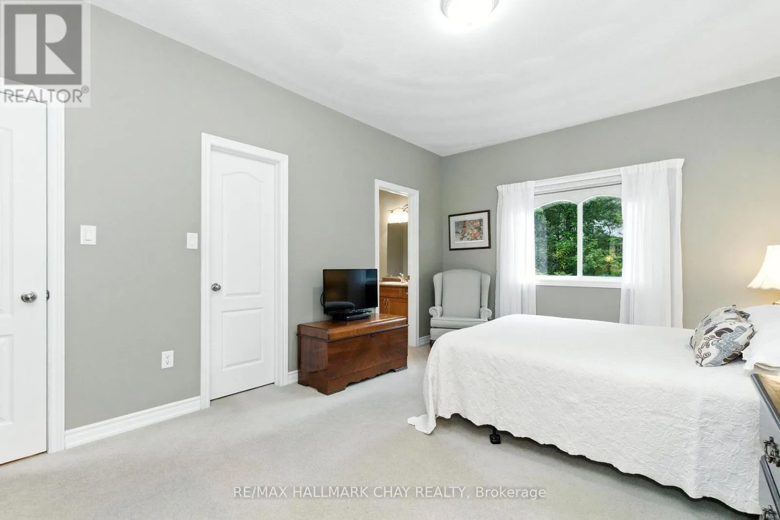 32 VALLEYCREST DRIVE