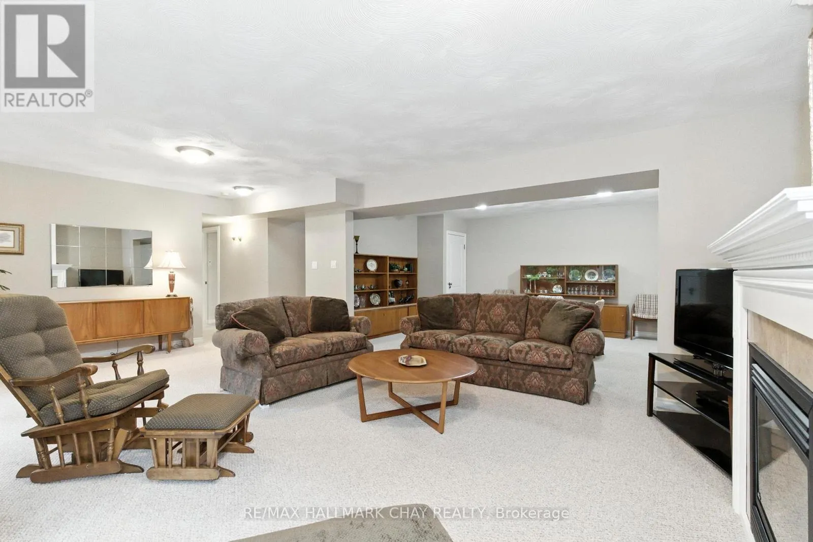 32 VALLEYCREST DRIVE