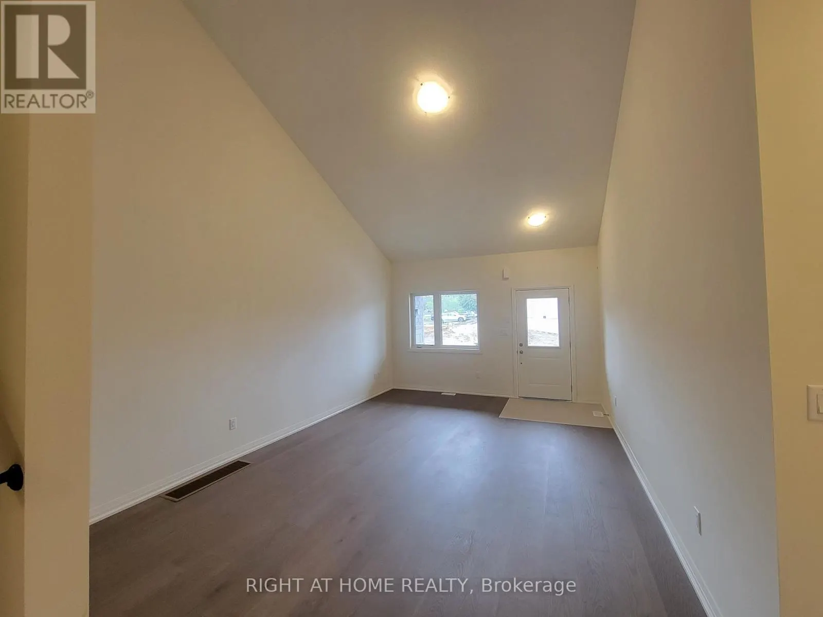 24 LAHEY CRESCENT