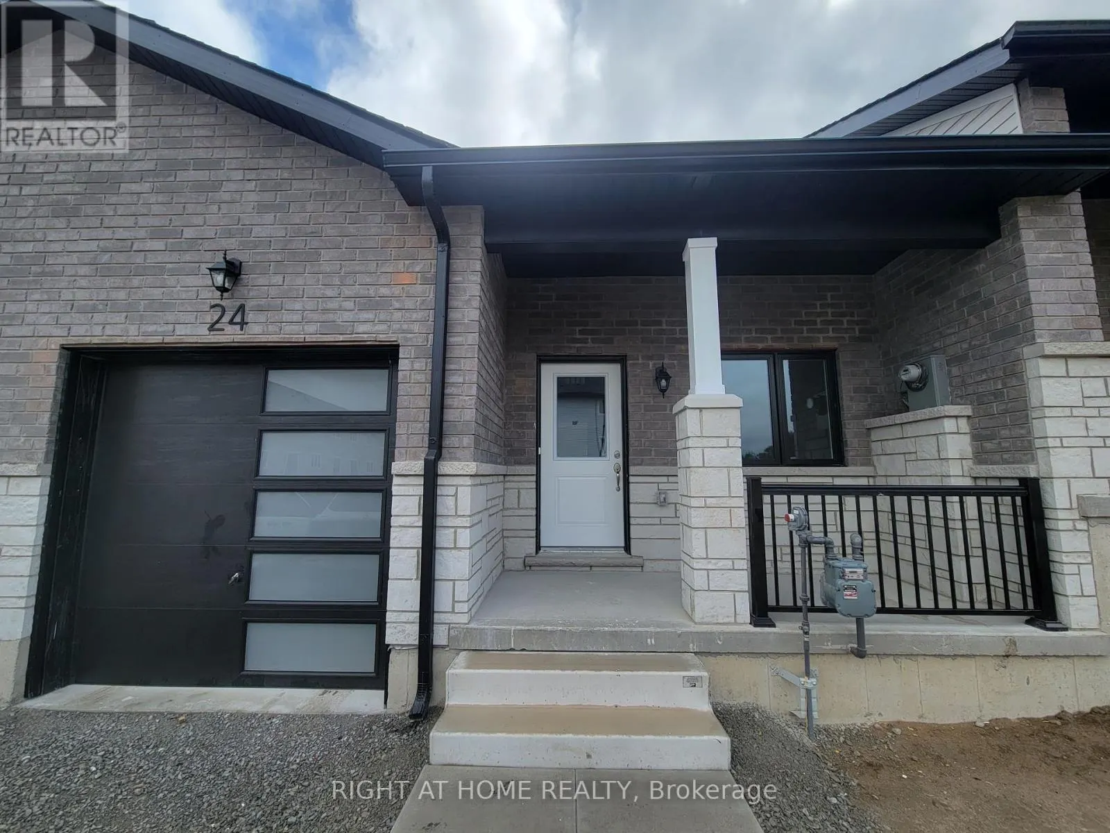24 LAHEY CRESCENT