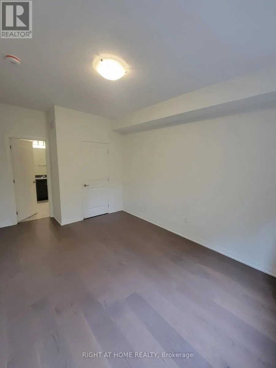 24 LAHEY CRESCENT