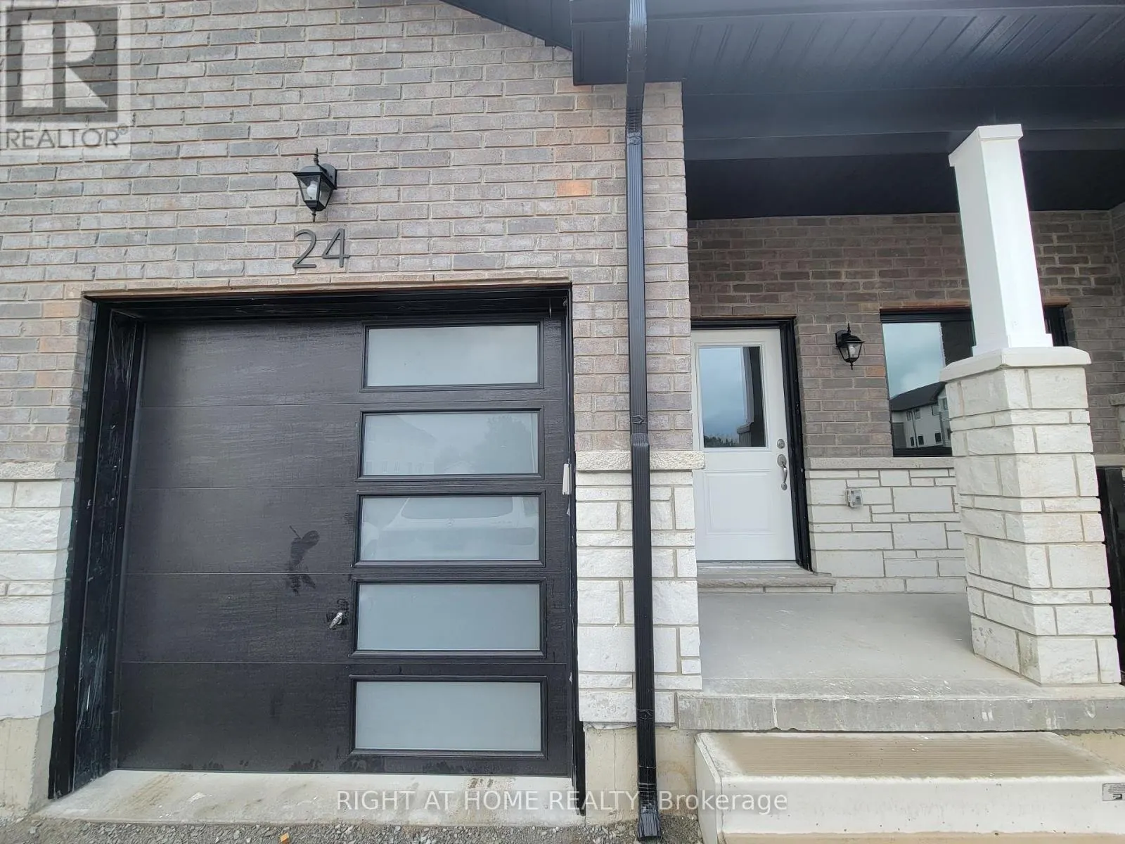24 LAHEY CRESCENT