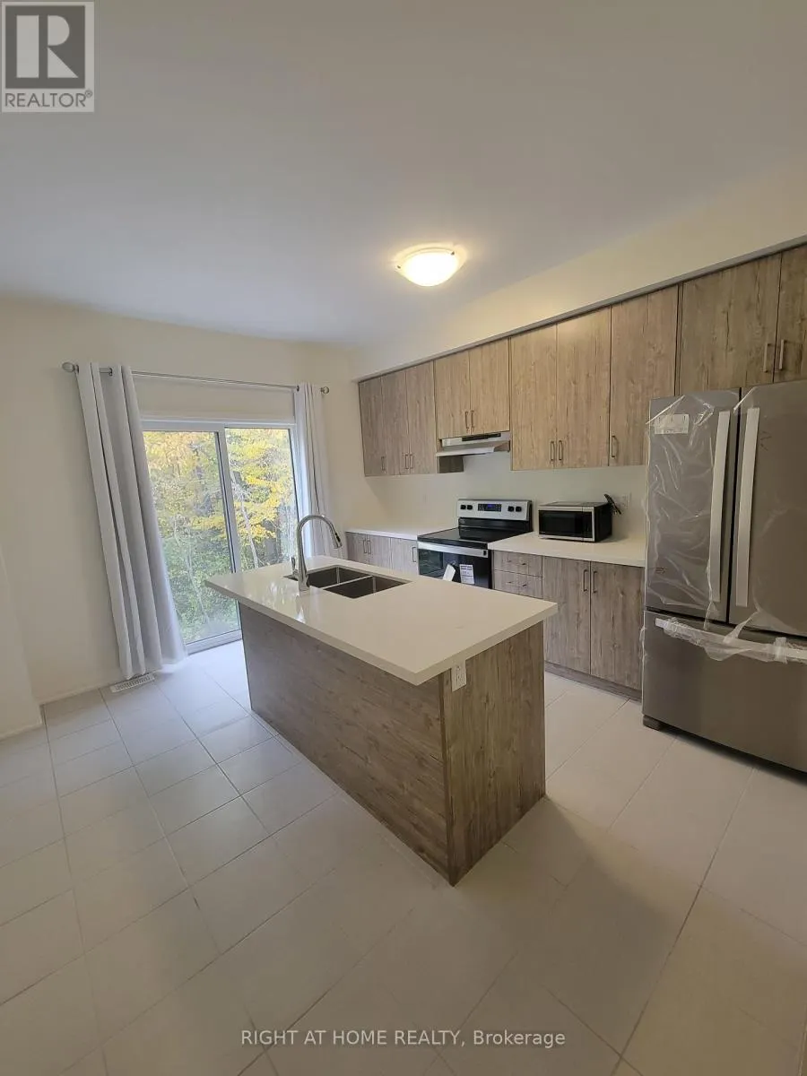 24 LAHEY CRESCENT