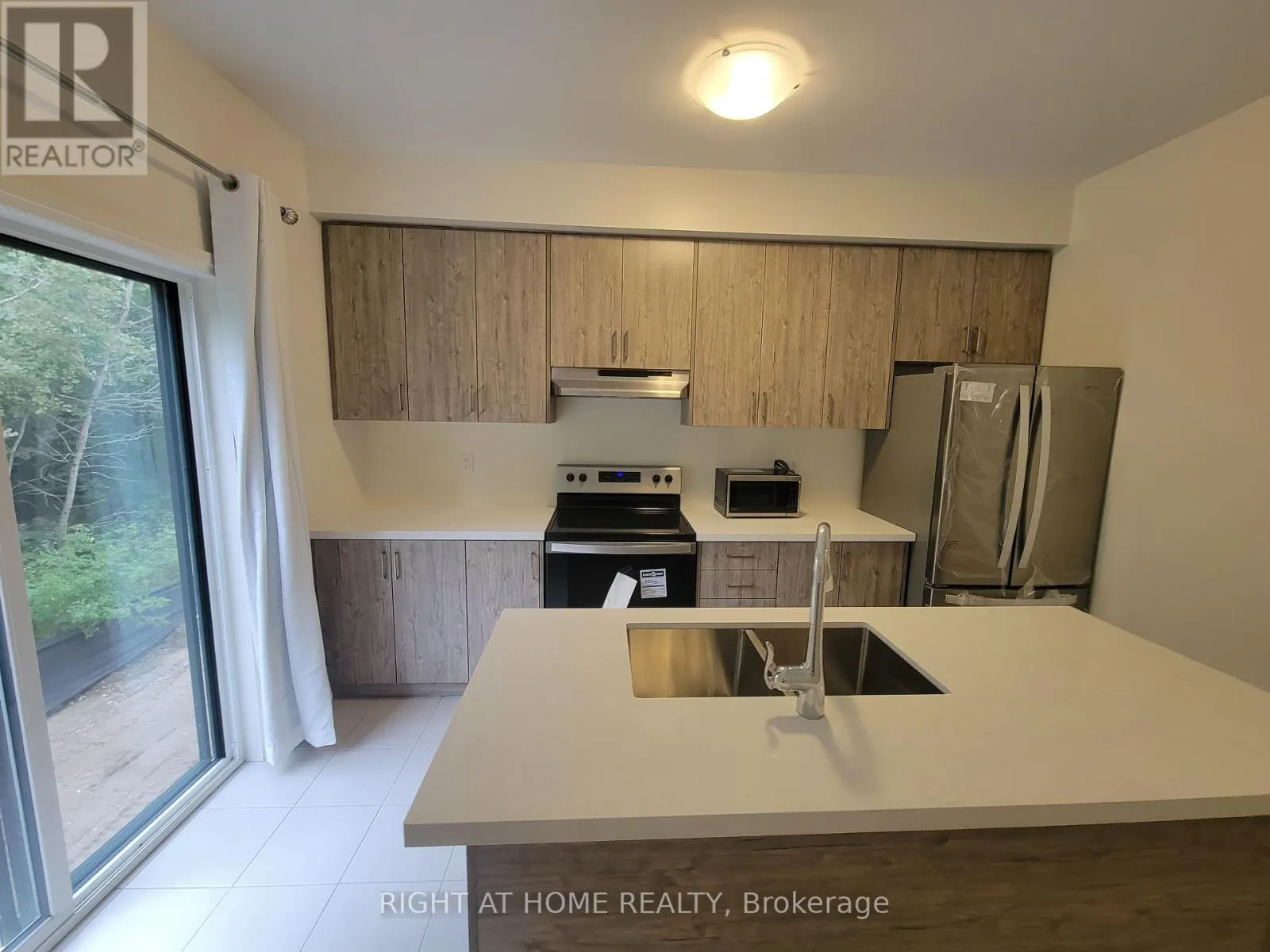 24 LAHEY CRESCENT