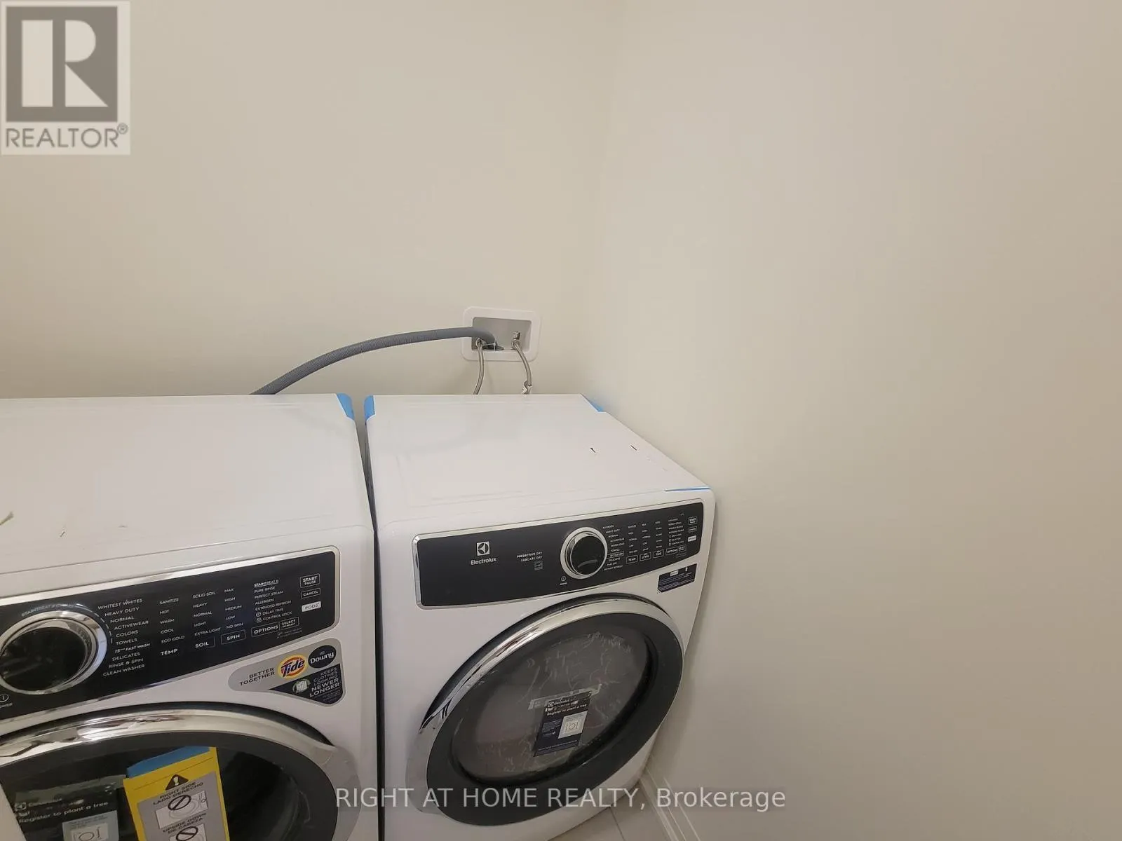 24 LAHEY CRESCENT