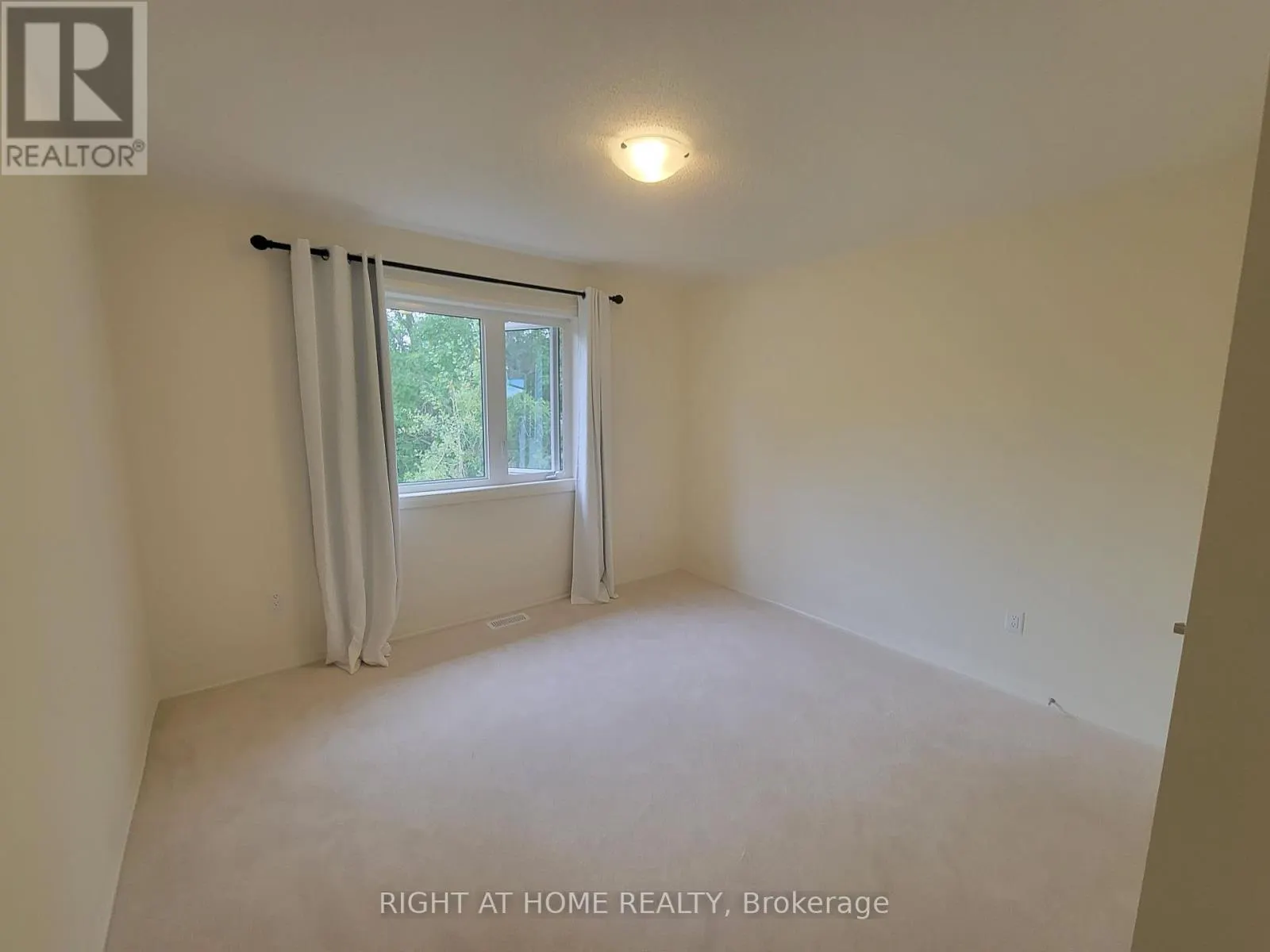 24 LAHEY CRESCENT