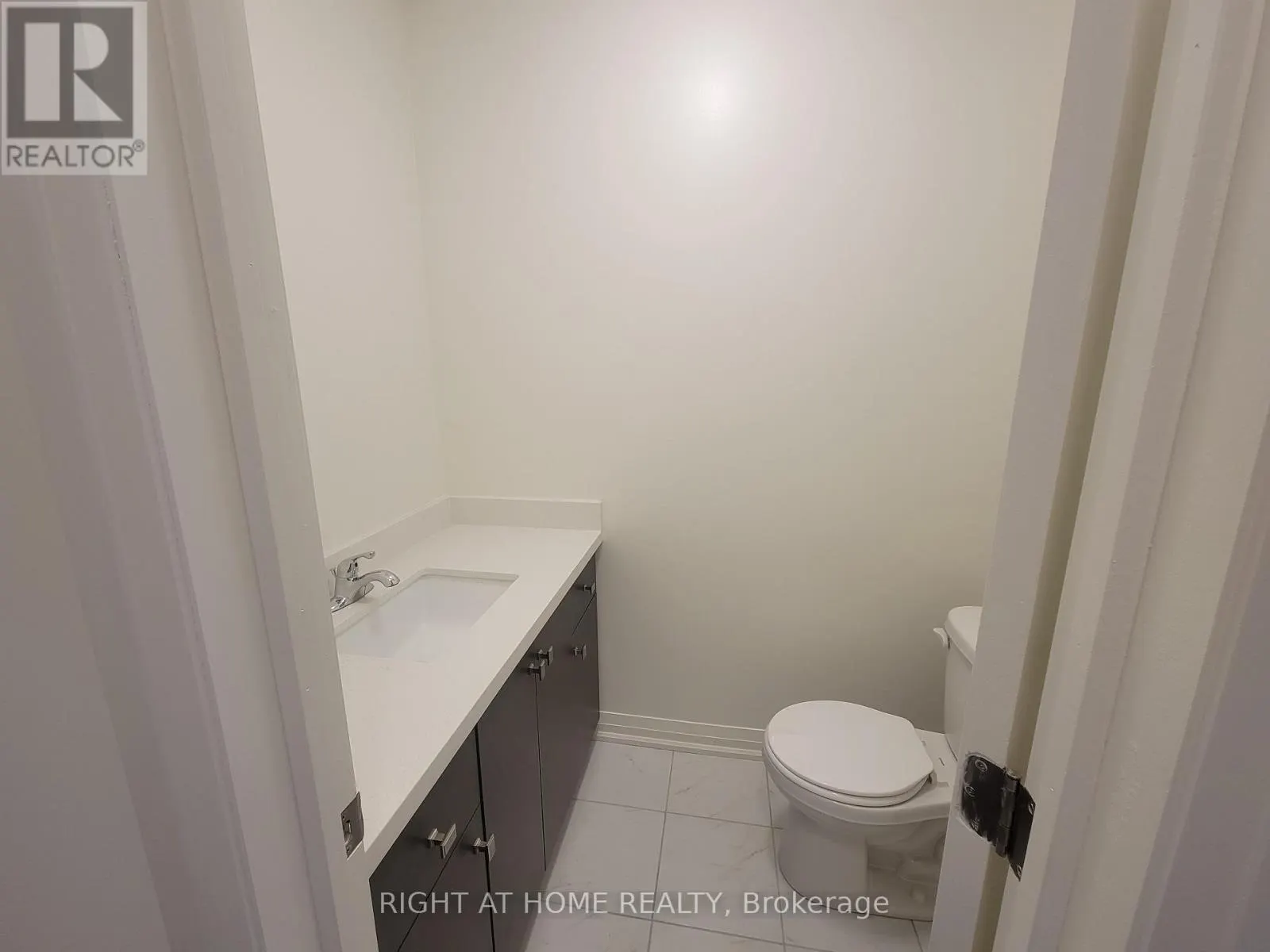 24 LAHEY CRESCENT