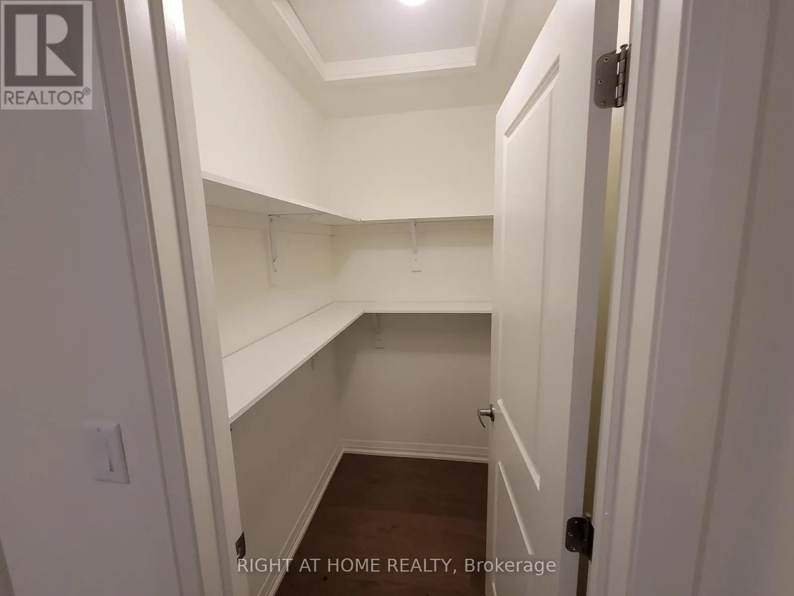 24 LAHEY CRESCENT